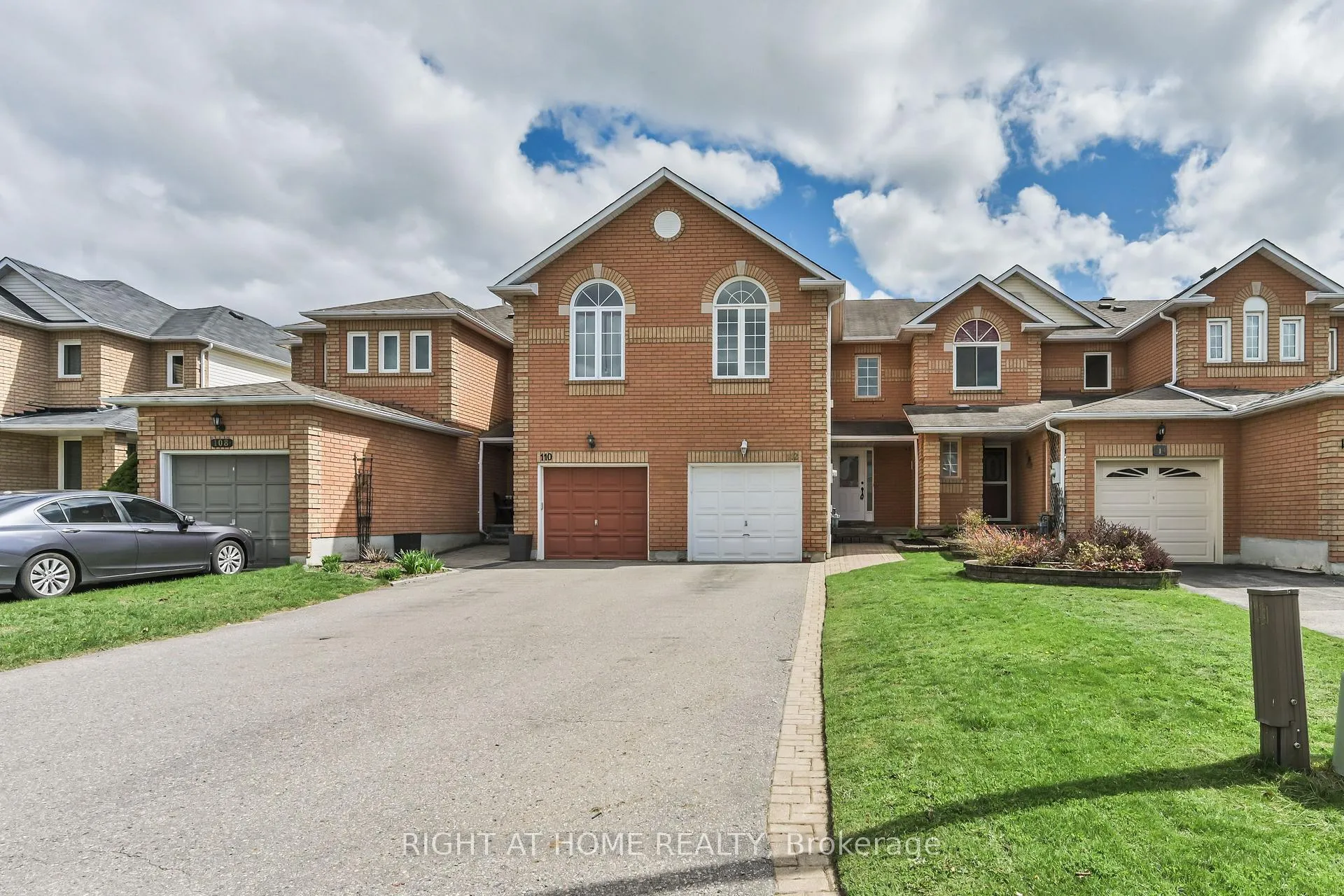 Front of 112 Creekwood Crescent