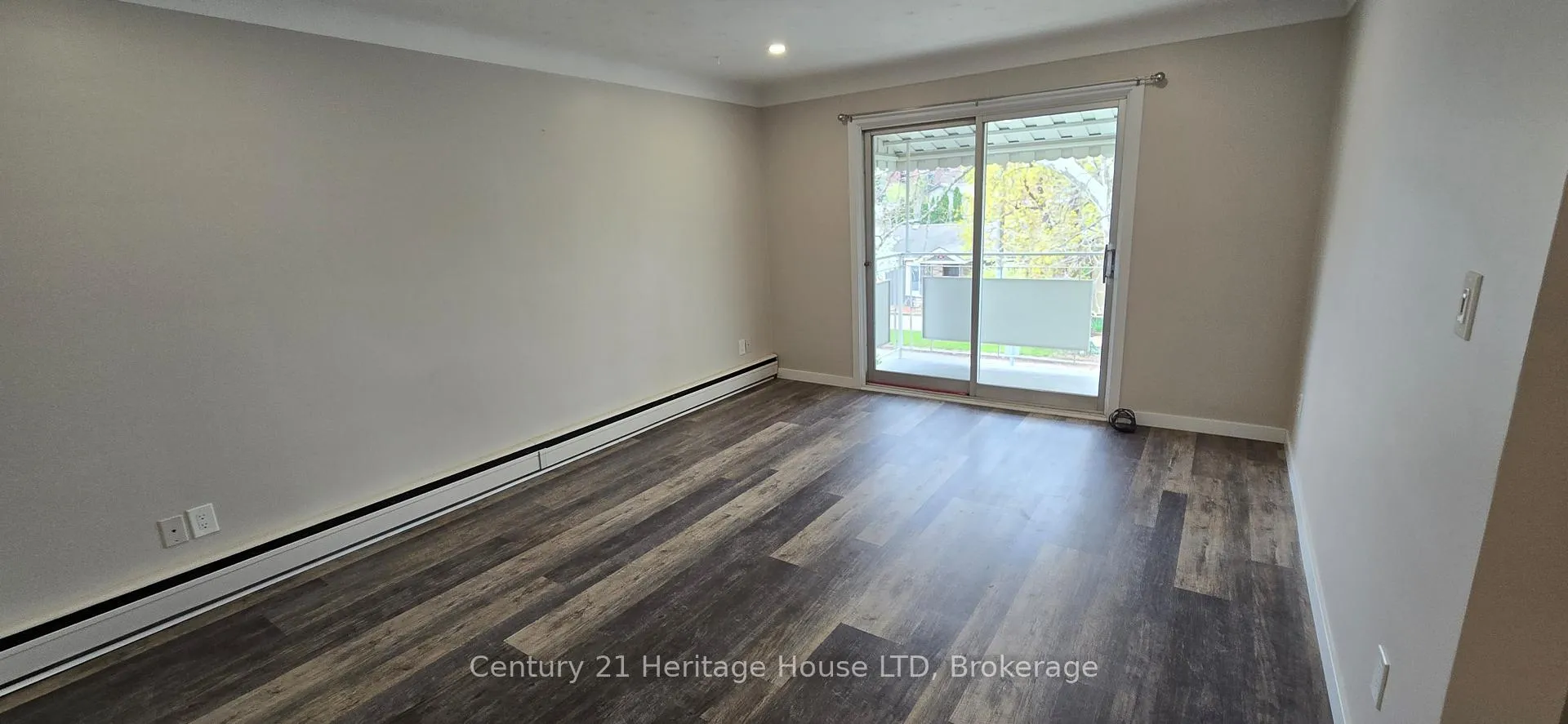 Photo 3 of 119 Louisa Street, St. Catharines, Downtown — HOMEH