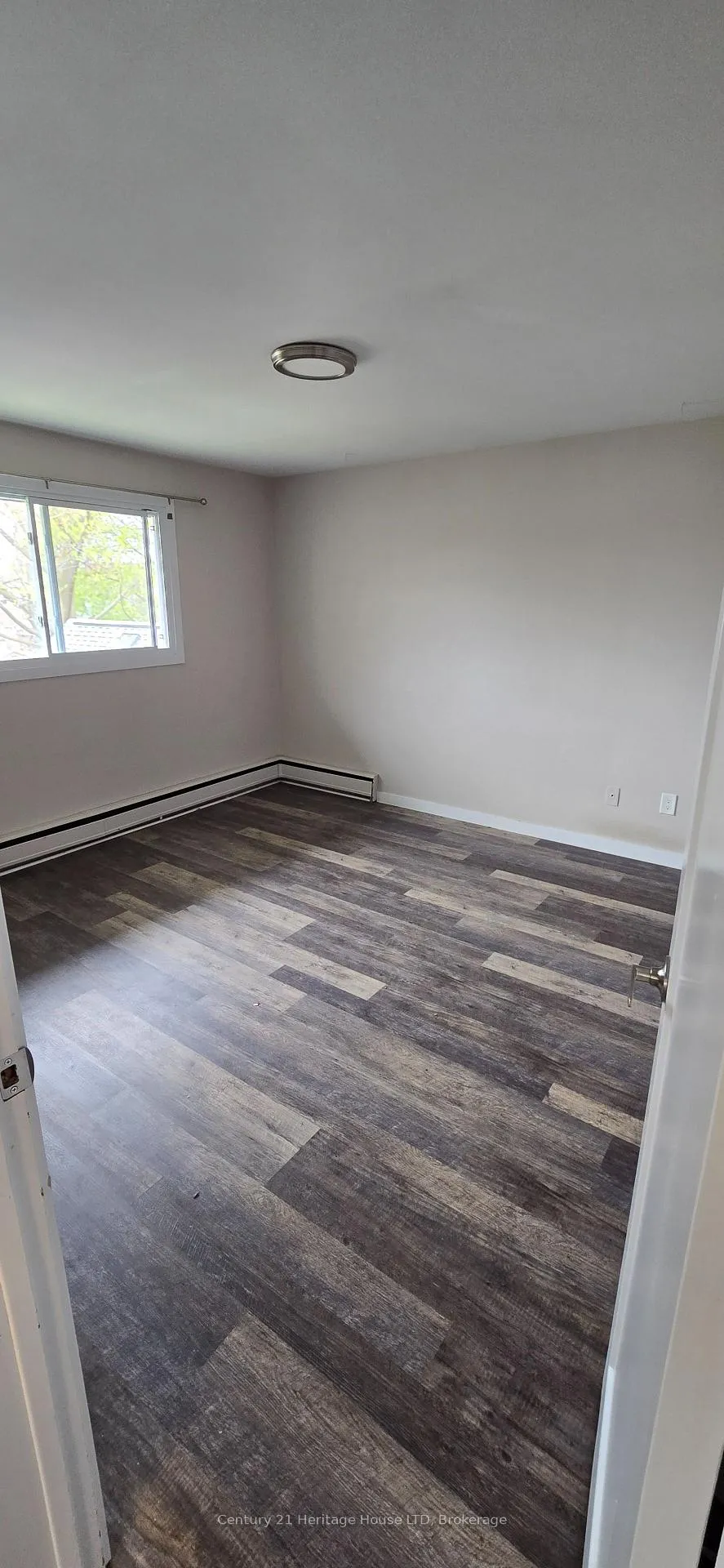 Photo 8 of 119 Louisa Street, St. Catharines, Downtown — HOMEH