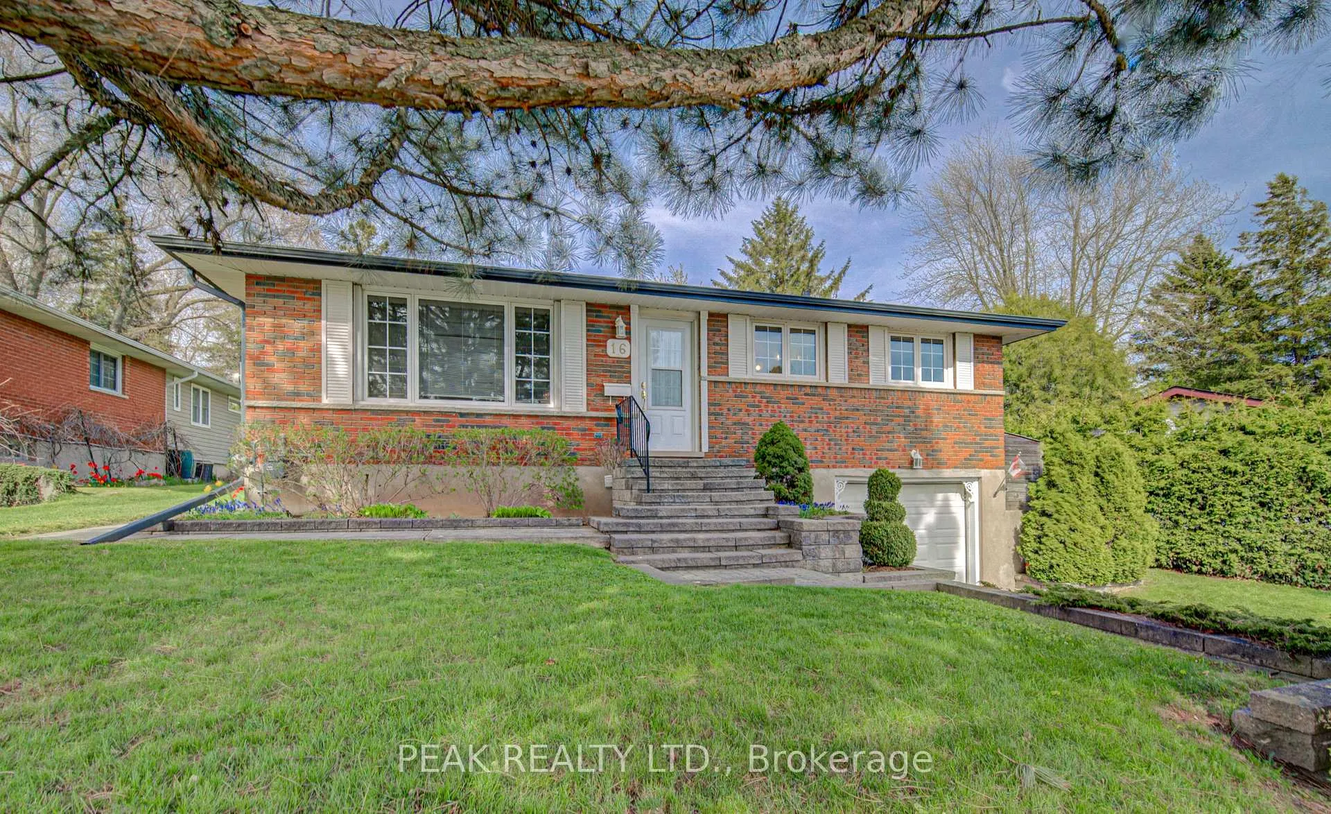 Photo 2 of 16 Centennial Crescent, Wilmot — HOMEH