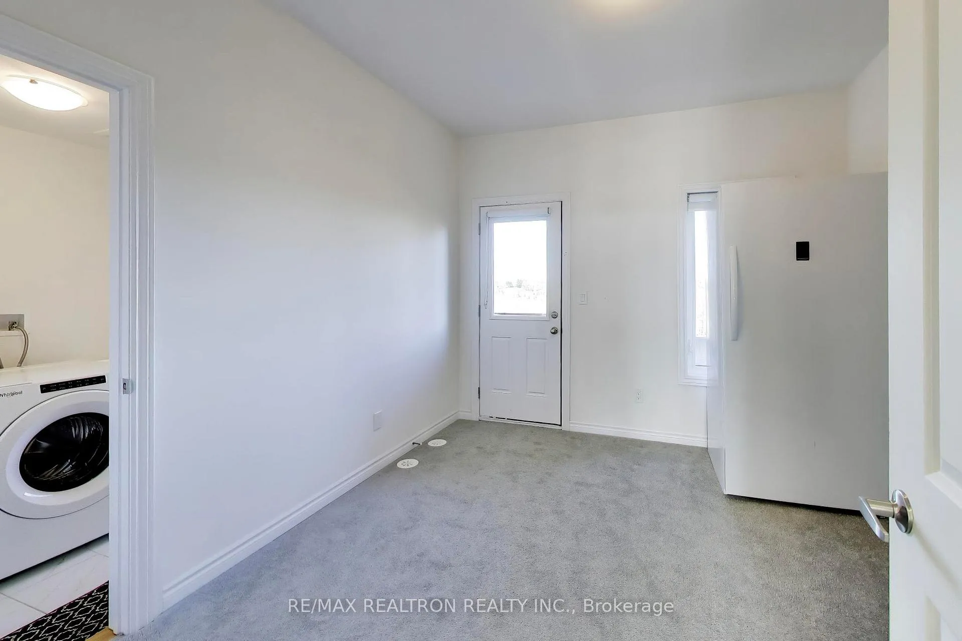 Photo 6 of 11 Inverary Crescent, Vaughan, Elder Mills — HOMEH