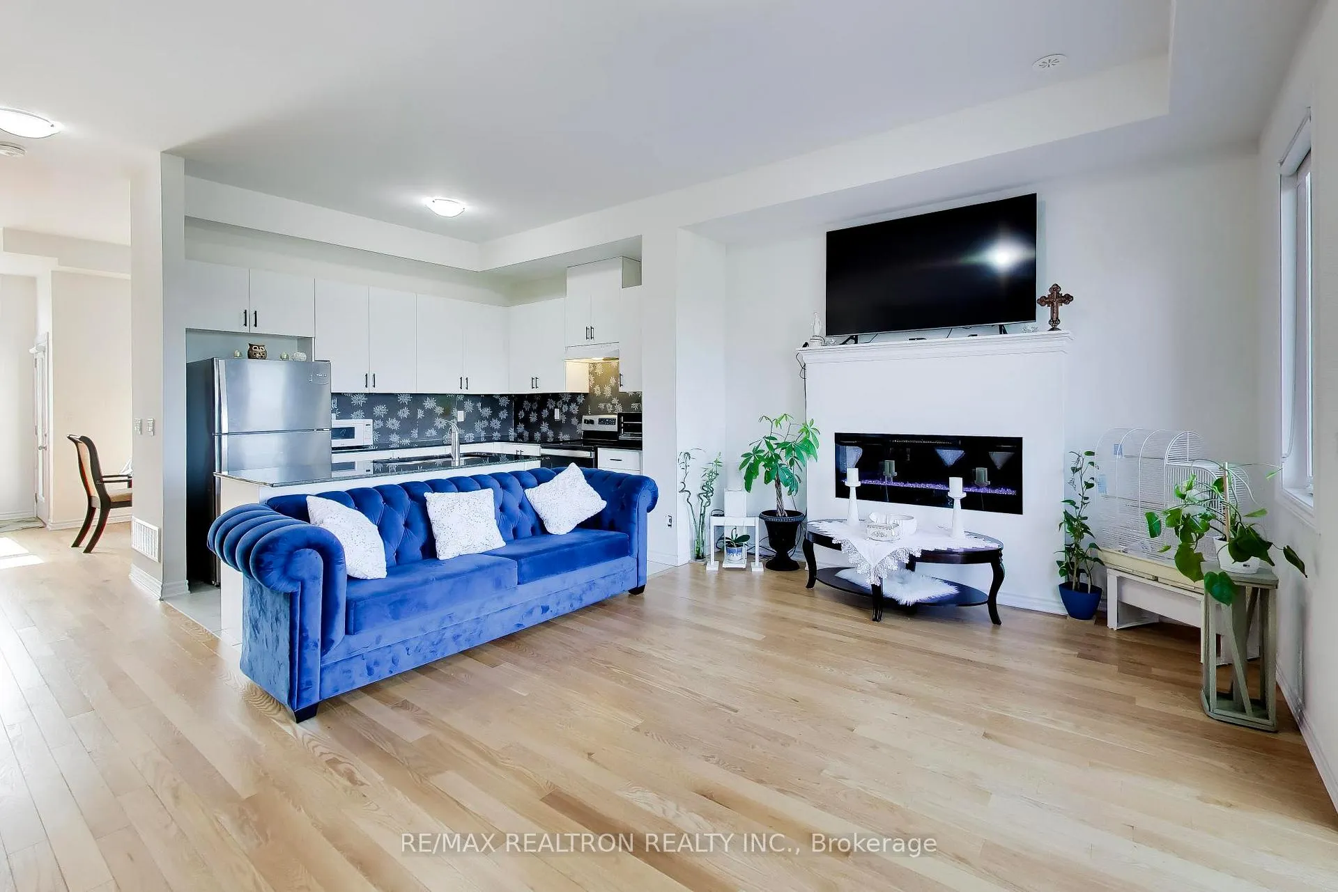 Photo 11 of 11 Inverary Crescent, Vaughan, Elder Mills — HOMEH