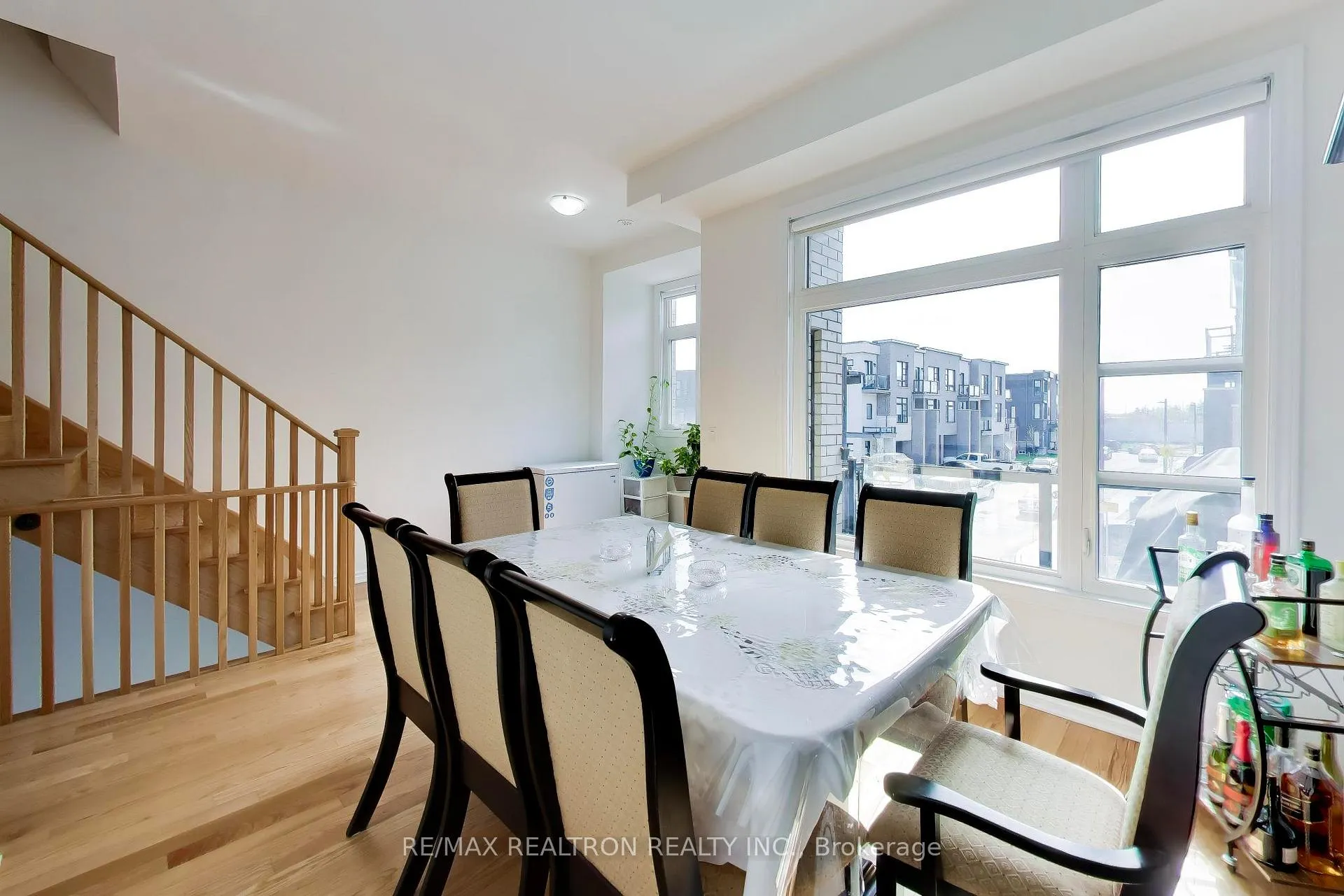 Photo 16 of 11 Inverary Crescent, Vaughan, Elder Mills — HOMEH