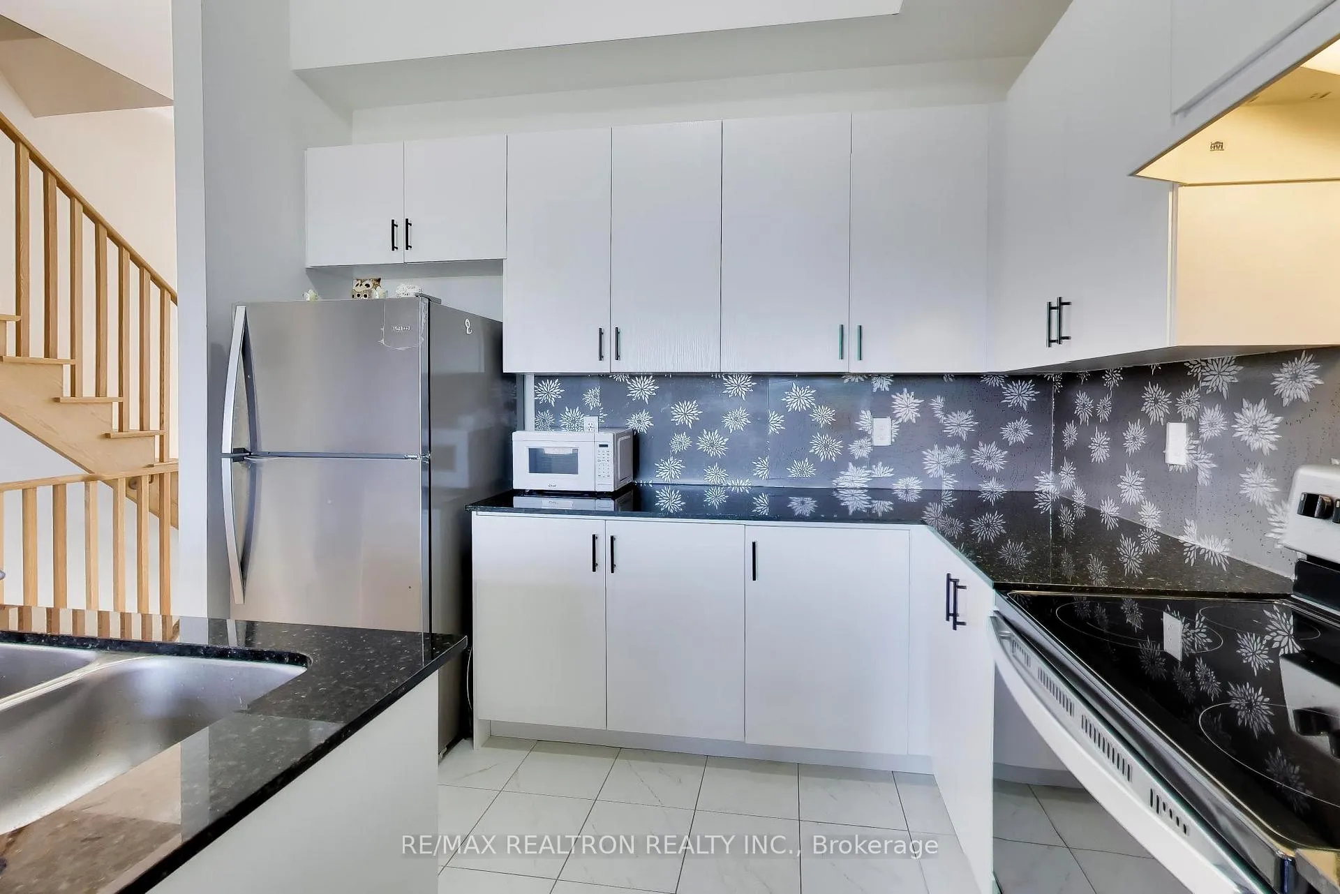 Photo 19 of 11 Inverary Crescent, Vaughan, Elder Mills — HOMEH