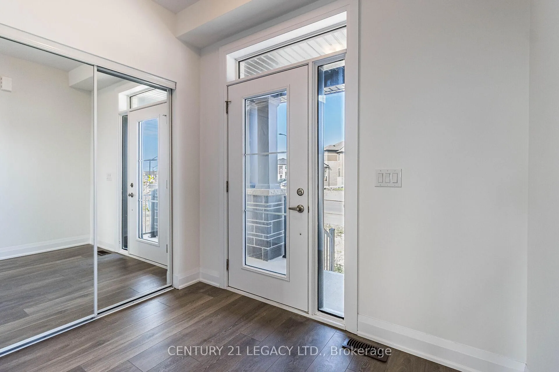 Photo 2 of 30 Union Boulevard, Wasaga Beach — HOMEH