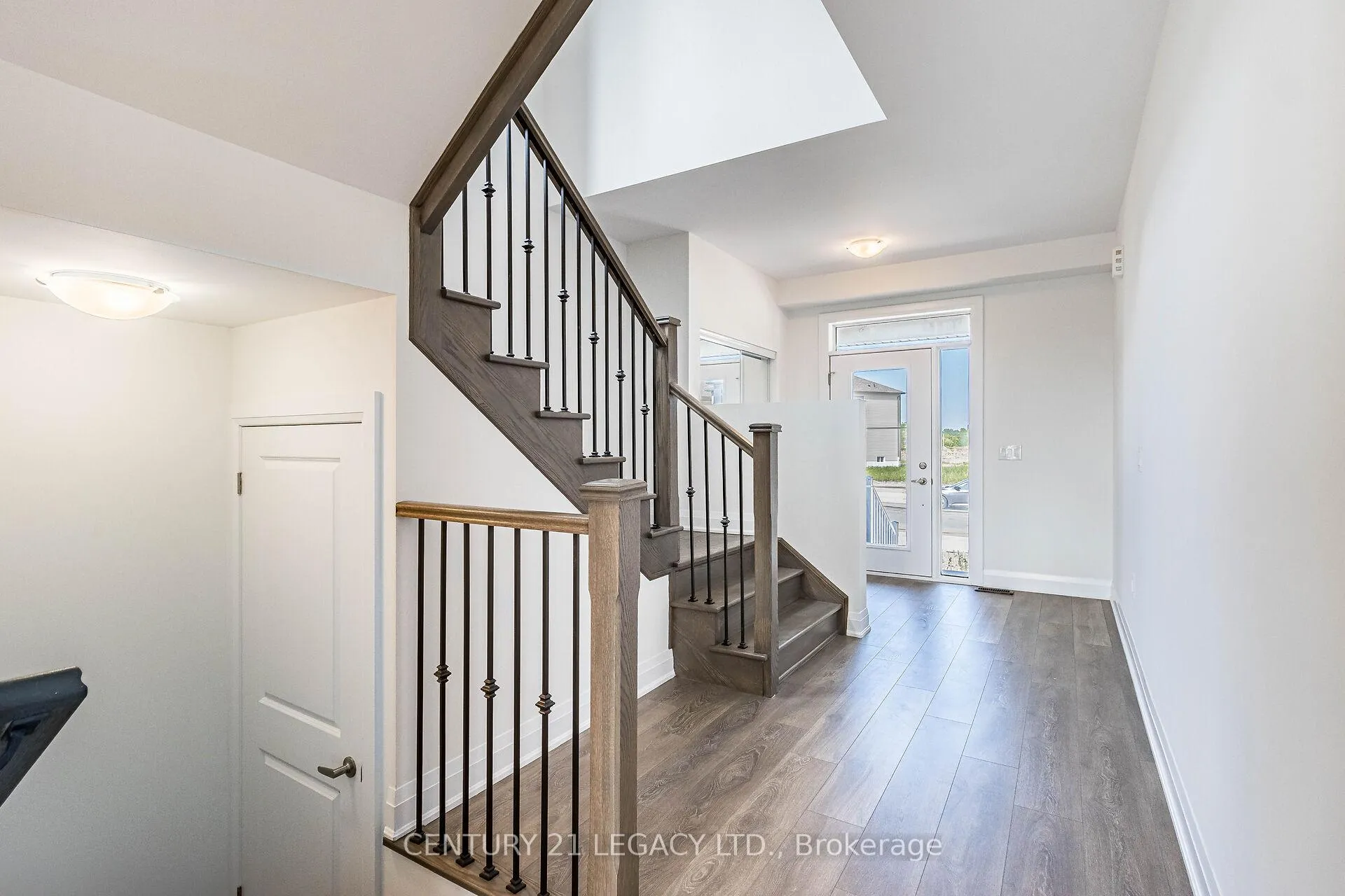 Photo 3 of 30 Union Boulevard, Wasaga Beach — HOMEH