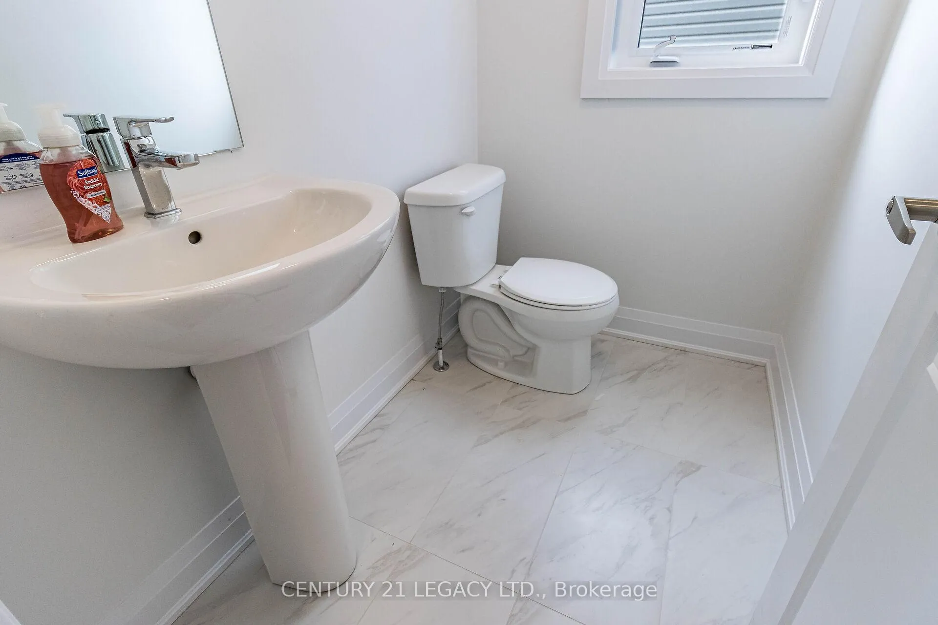 Photo 5 of 30 Union Boulevard, Wasaga Beach — HOMEH