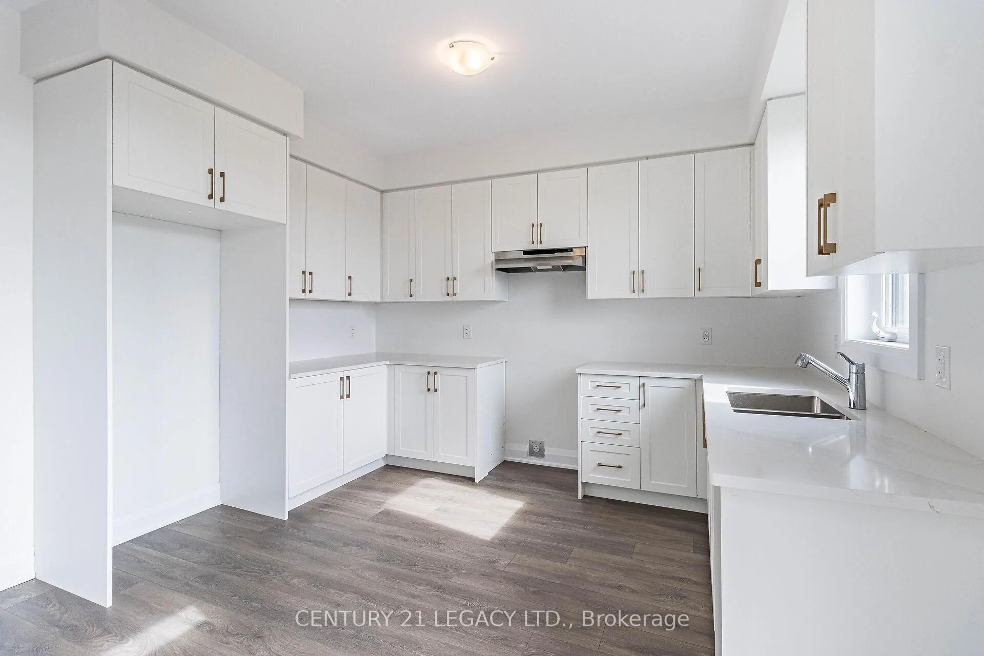 Photo 8 of 30 Union Boulevard, Wasaga Beach — HOMEH