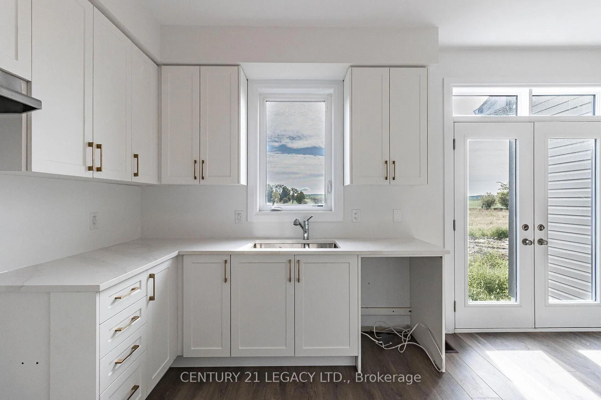 Photo 10 of 30 Union Boulevard, Wasaga Beach — HOMEH