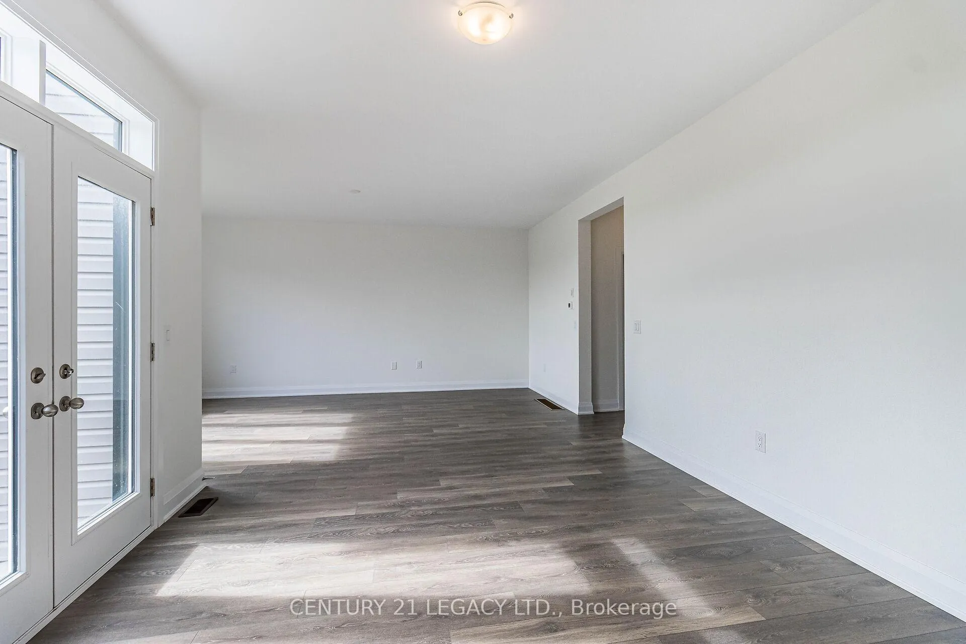 Photo 12 of 30 Union Boulevard, Wasaga Beach — HOMEH