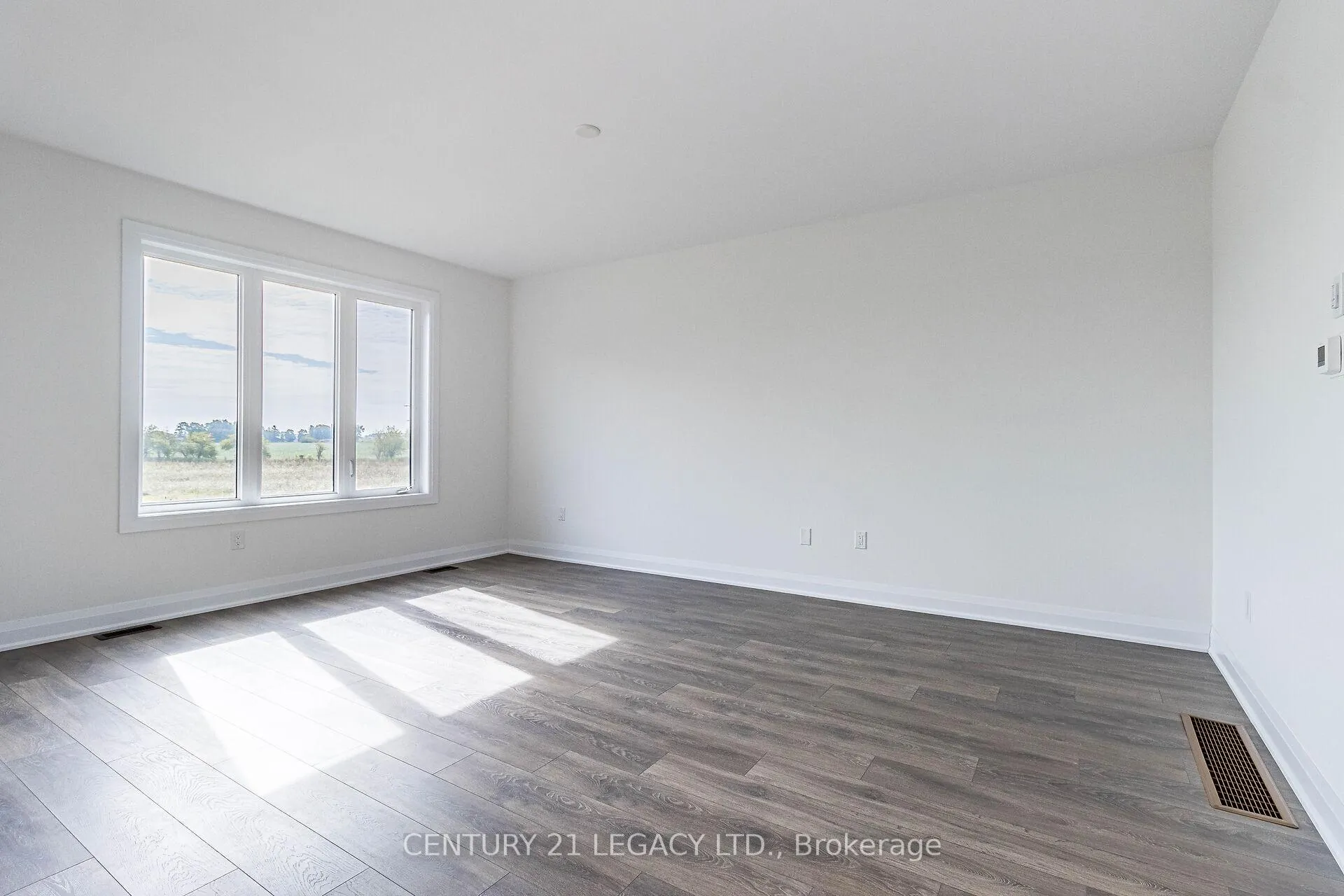 Photo 14 of 30 Union Boulevard, Wasaga Beach — HOMEH