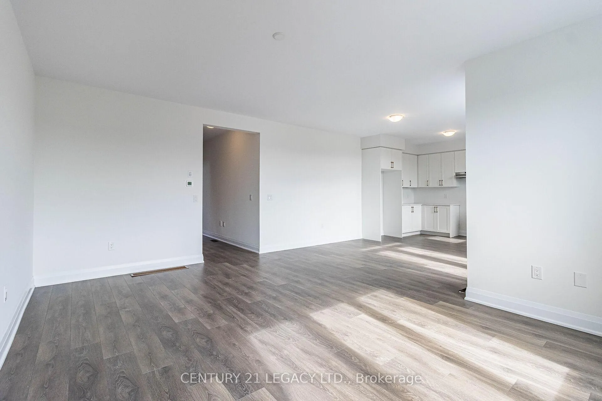 Photo 15 of 30 Union Boulevard, Wasaga Beach — HOMEH