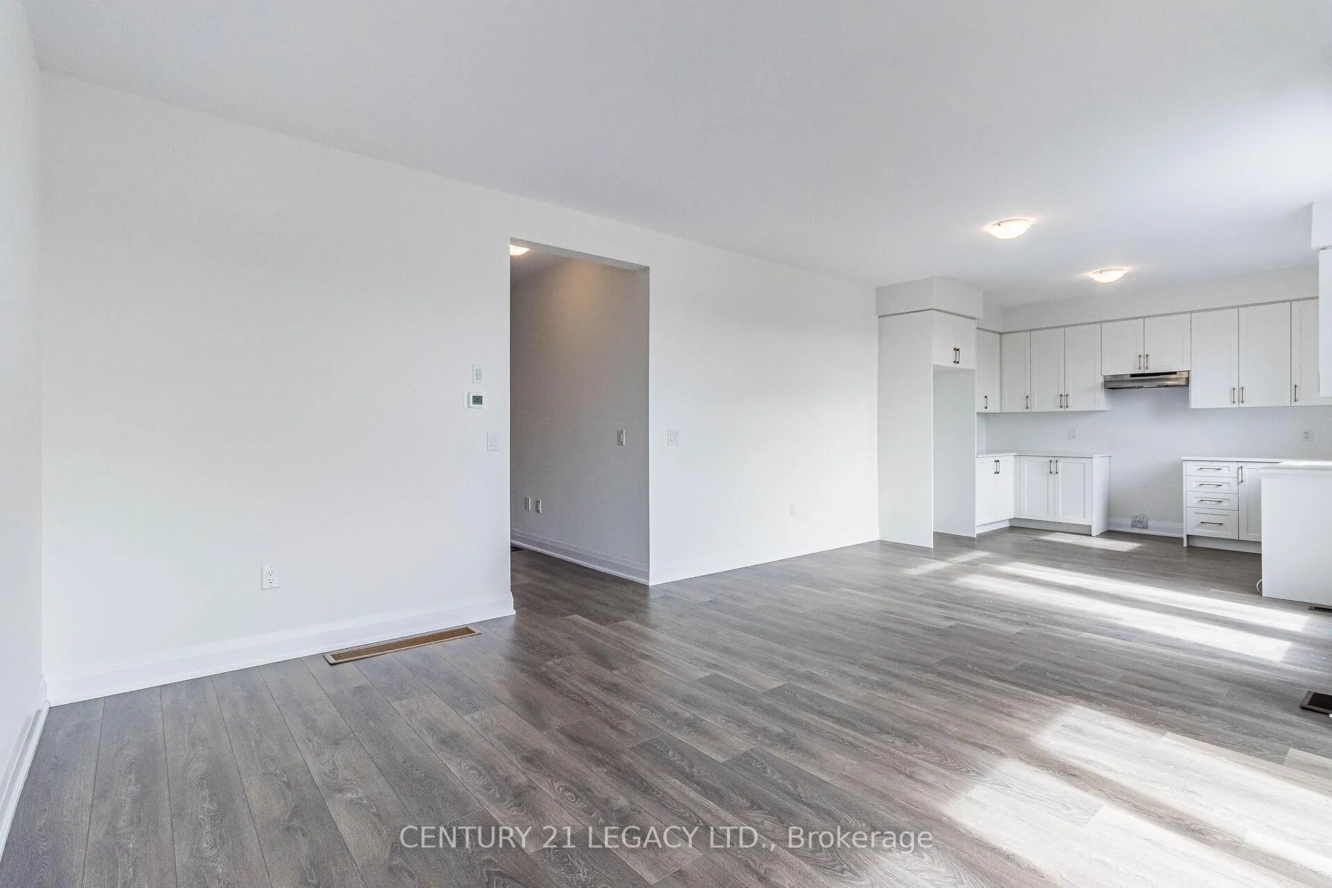 Photo 16 of 30 Union Boulevard, Wasaga Beach — HOMEH