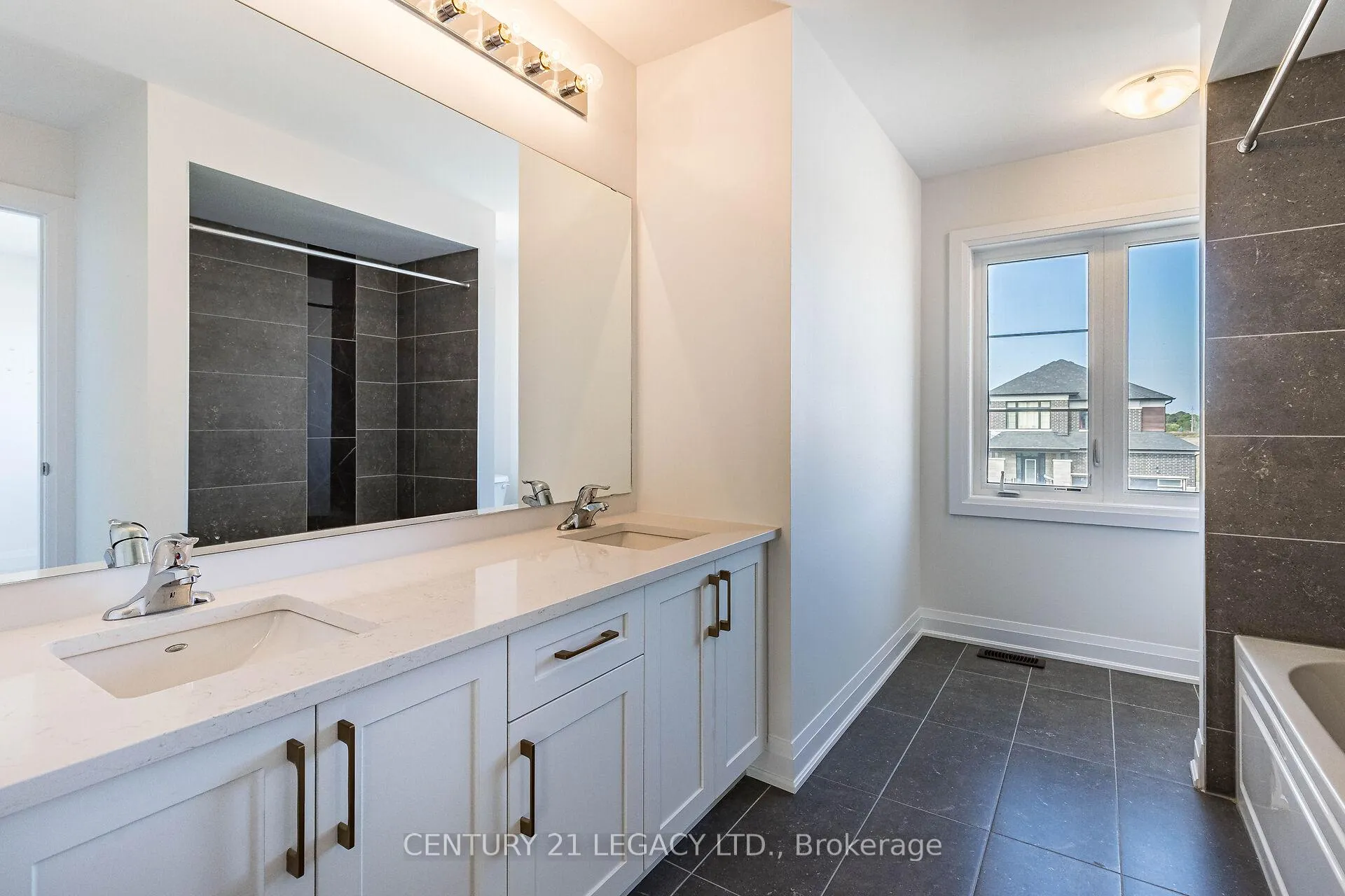 Photo 22 of 30 Union Boulevard, Wasaga Beach — HOMEH