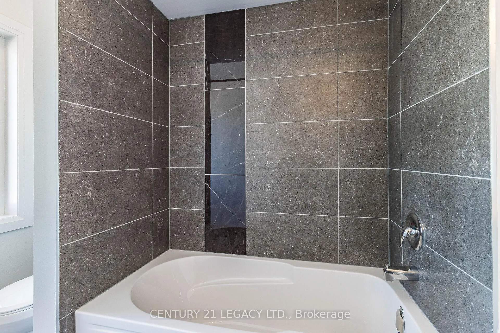 Photo 24 of 30 Union Boulevard, Wasaga Beach — HOMEH