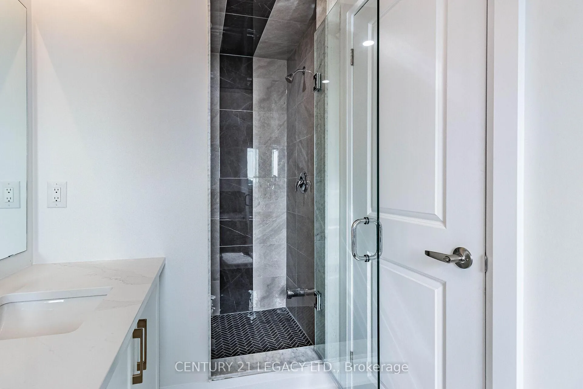 Photo 31 of 30 Union Boulevard, Wasaga Beach — HOMEH