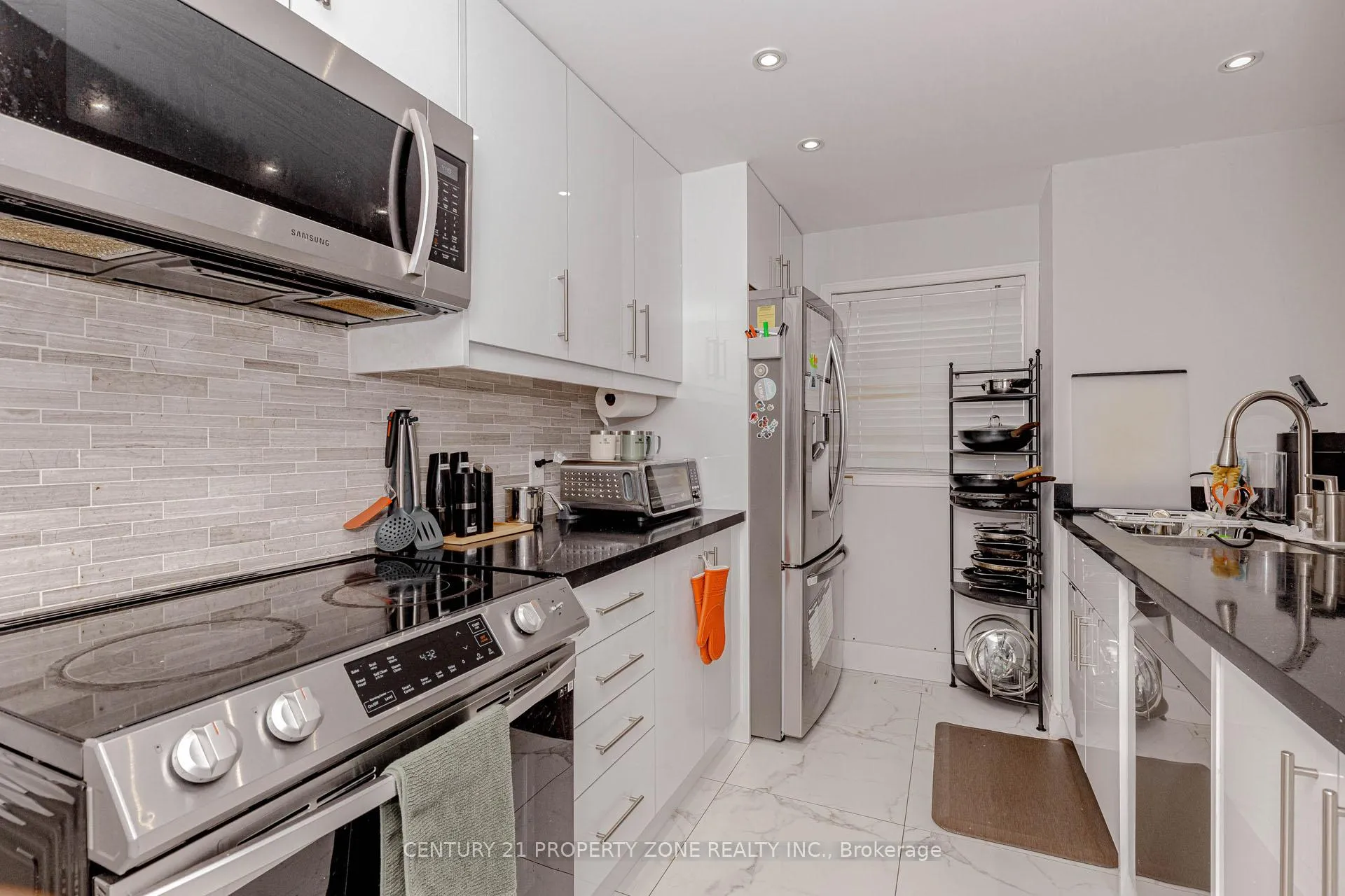Photo 5 of 13 White Elm Road, Barrie, Holly — HOMEH