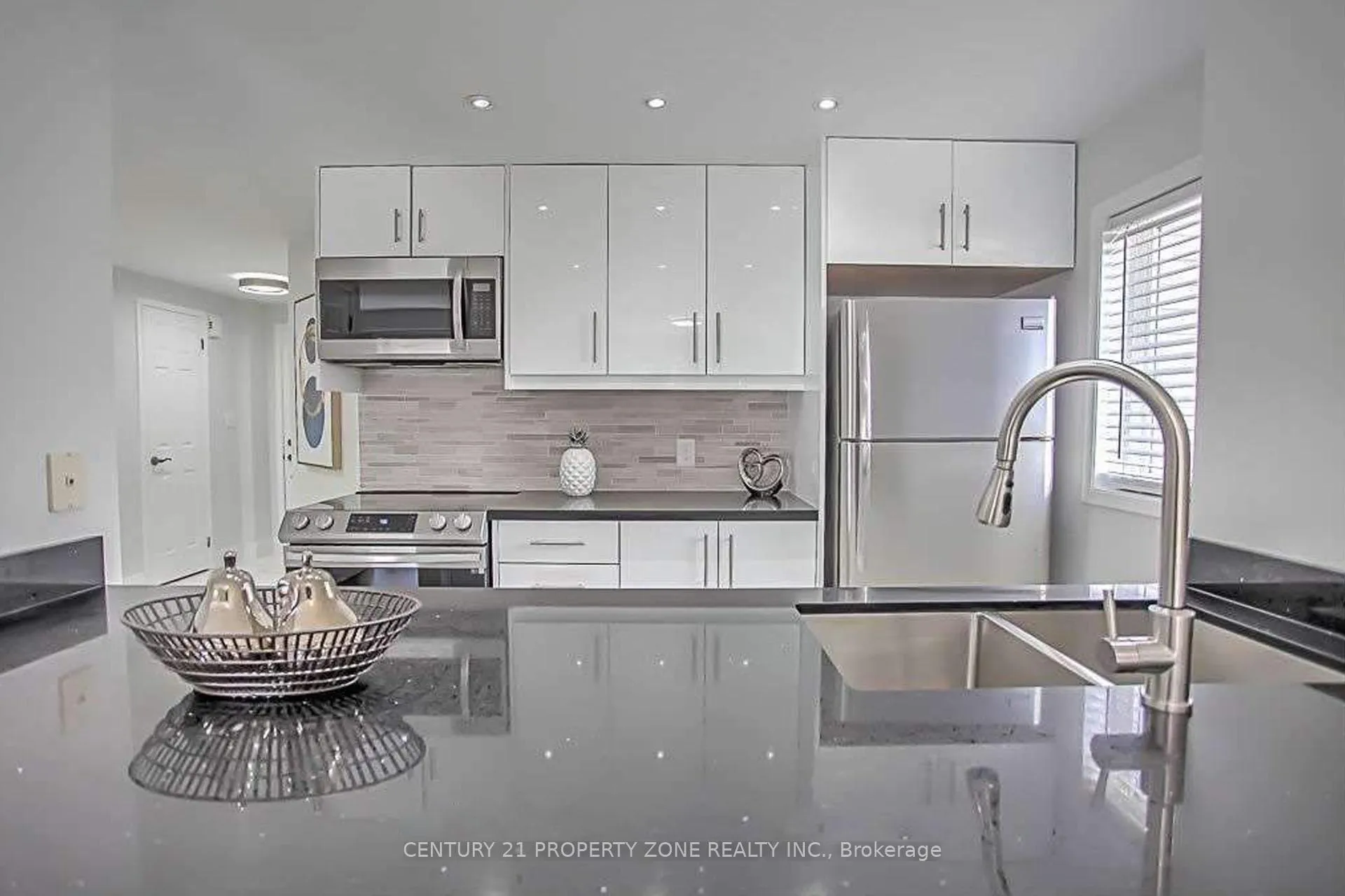 Photo 10 of 13 White Elm Road, Barrie, Holly — HOMEH