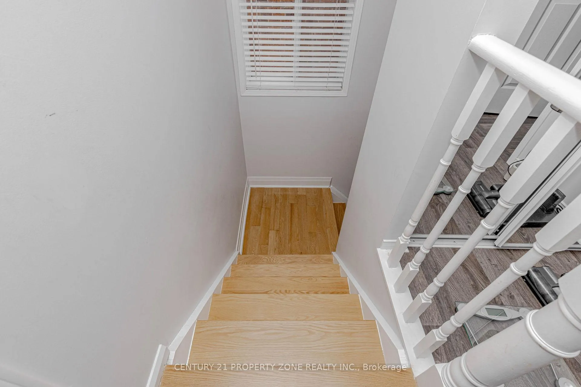 Photo 25 of 13 White Elm Road, Barrie, Holly — HOMEH