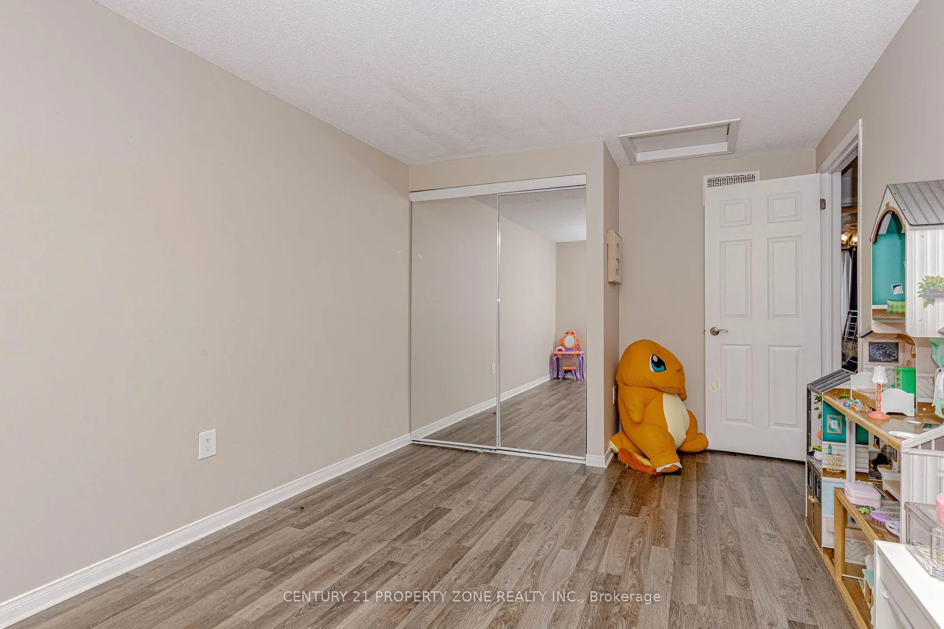 Photo 37 of 13 White Elm Road, Barrie, Holly — HOMEH