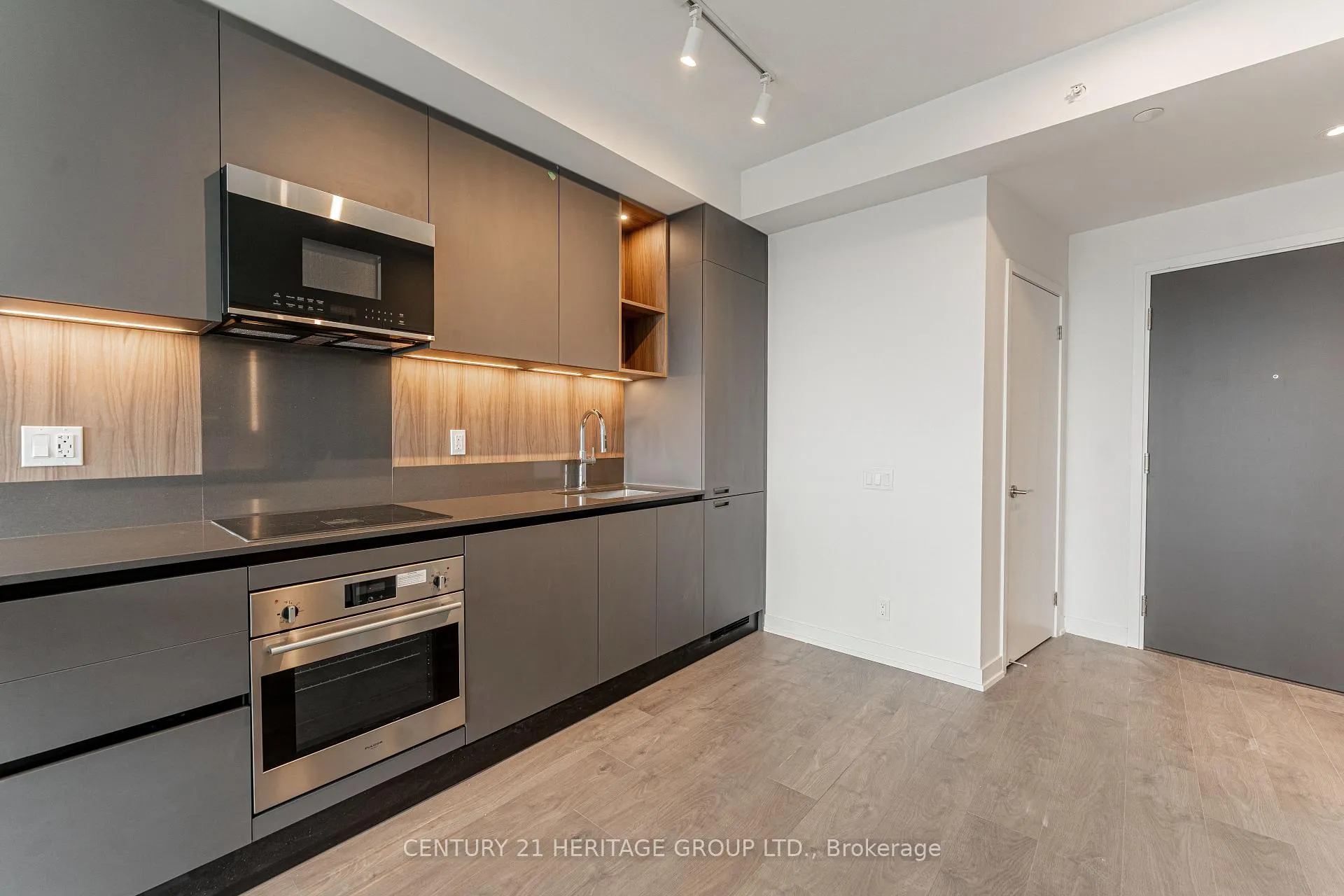 Photo 4 of Unit 2603, 39 Mary Street, Barrie, City Centre — HOMEH