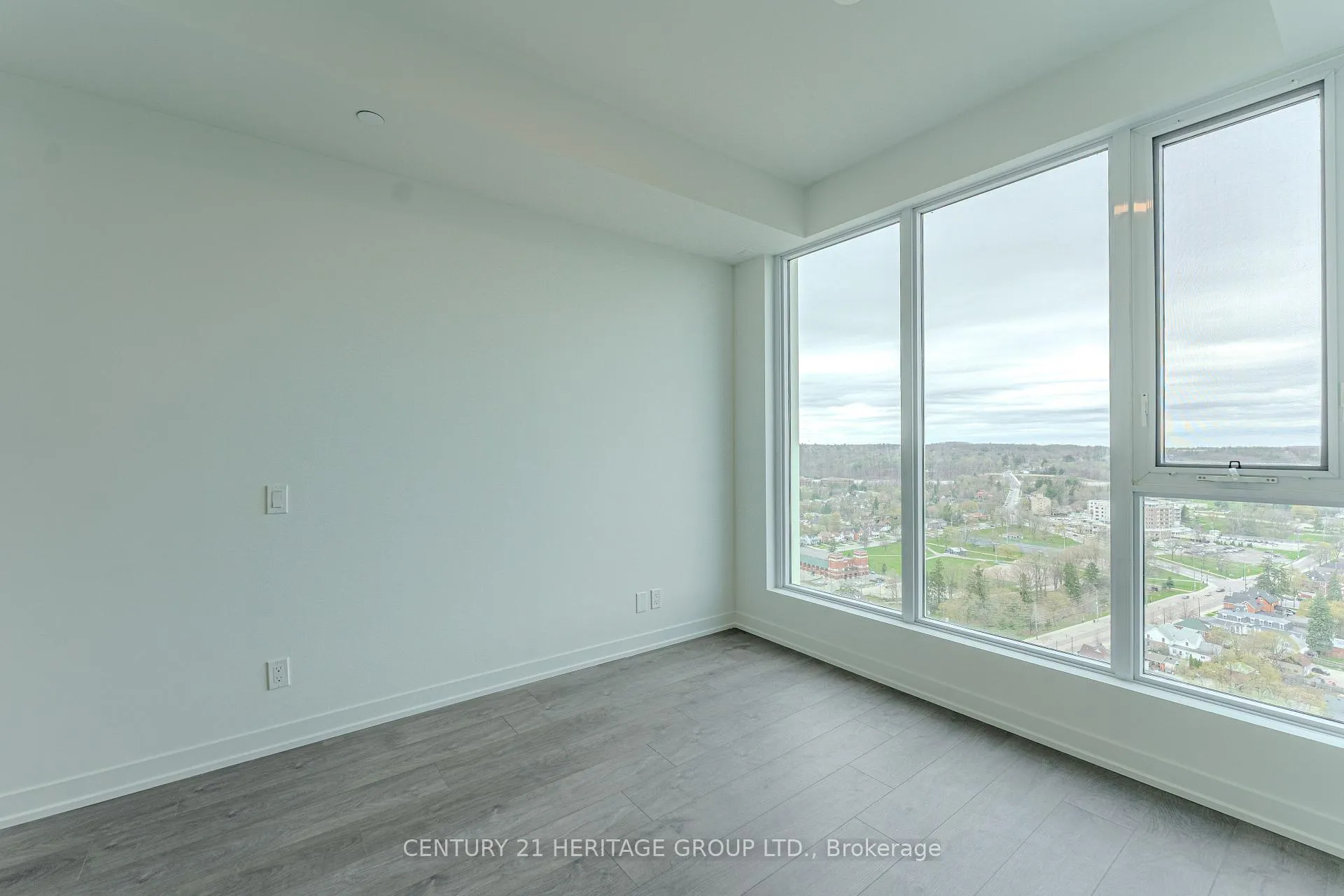 Photo 8 of Unit 2603, 39 Mary Street, Barrie, City Centre — HOMEH