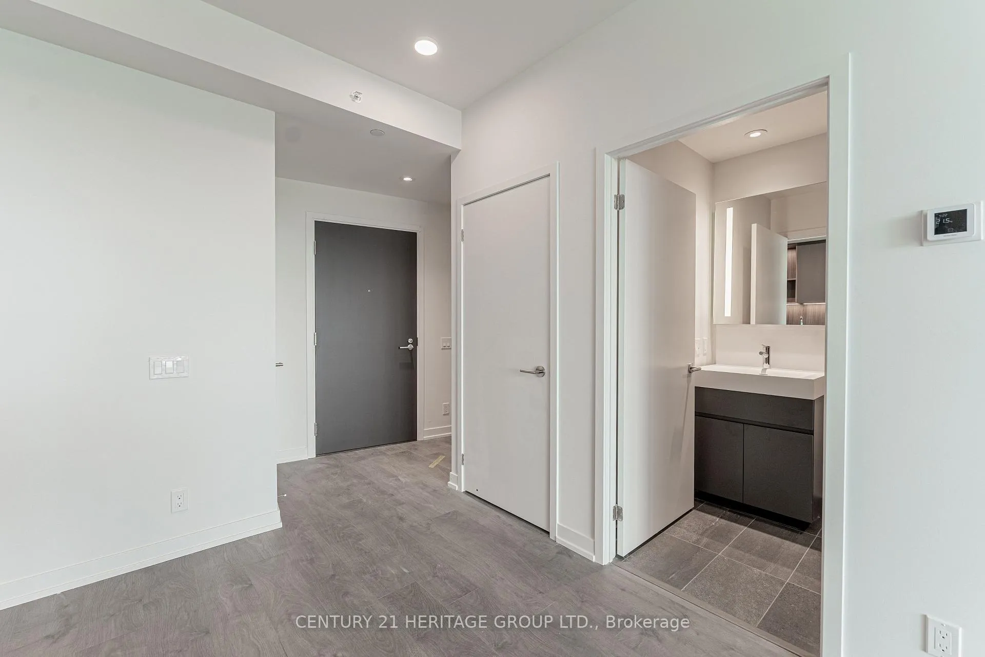 Photo 11 of Unit 2603, 39 Mary Street, Barrie, City Centre — HOMEH