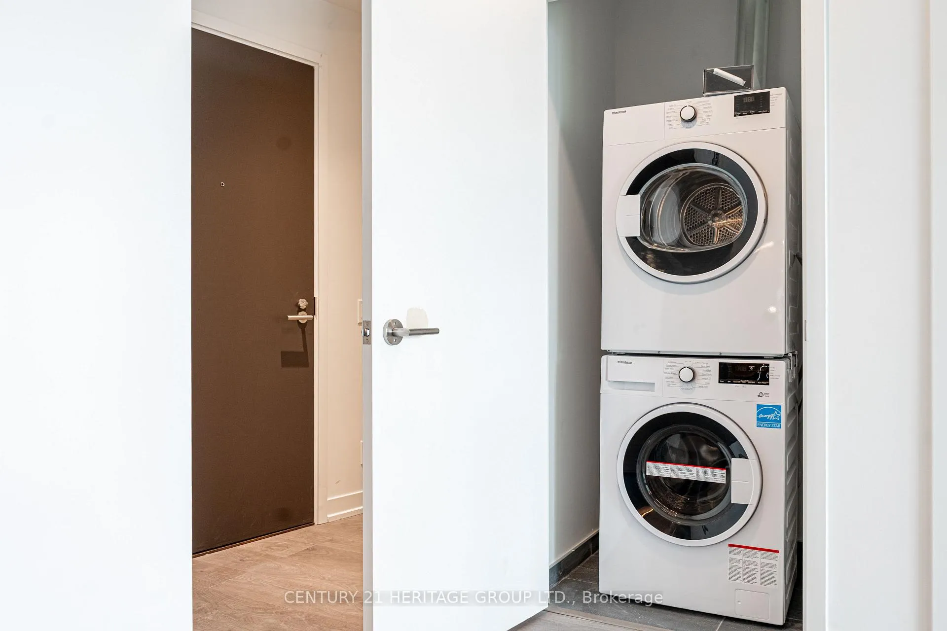 Photo 13 of Unit 2603, 39 Mary Street, Barrie, City Centre — HOMEH