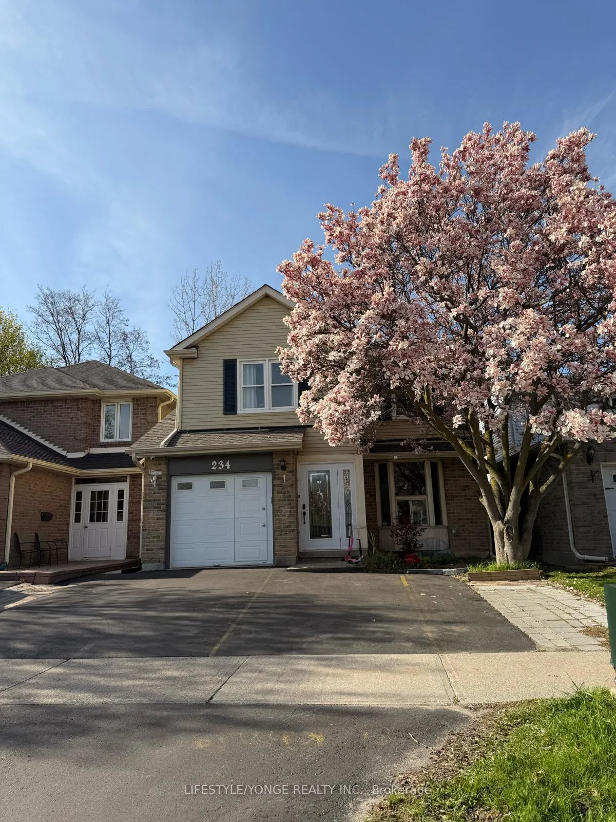 Photo 1 of 234 Mullen Drive, Vaughan, Brownridge — HOMEH