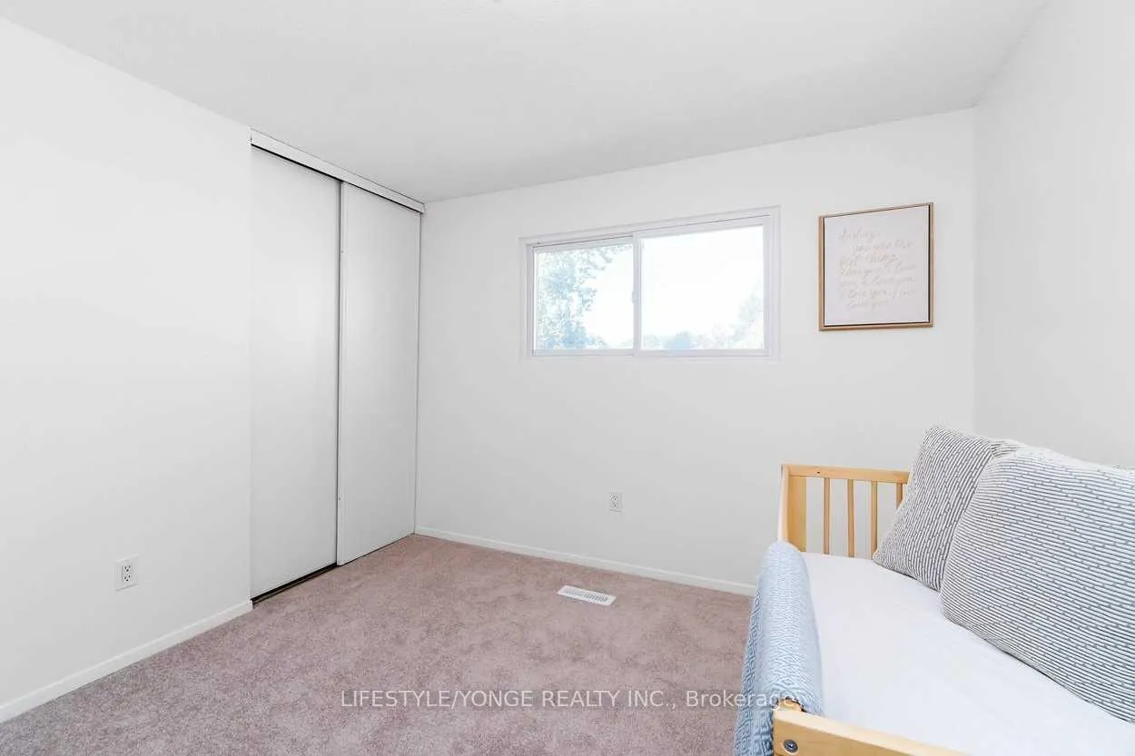 Photo 10 of 234 Mullen Drive, Vaughan, Brownridge — HOMEH