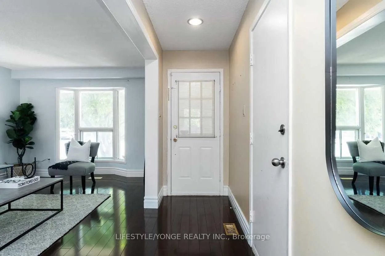 Photo 12 of 234 Mullen Drive, Vaughan, Brownridge — HOMEH