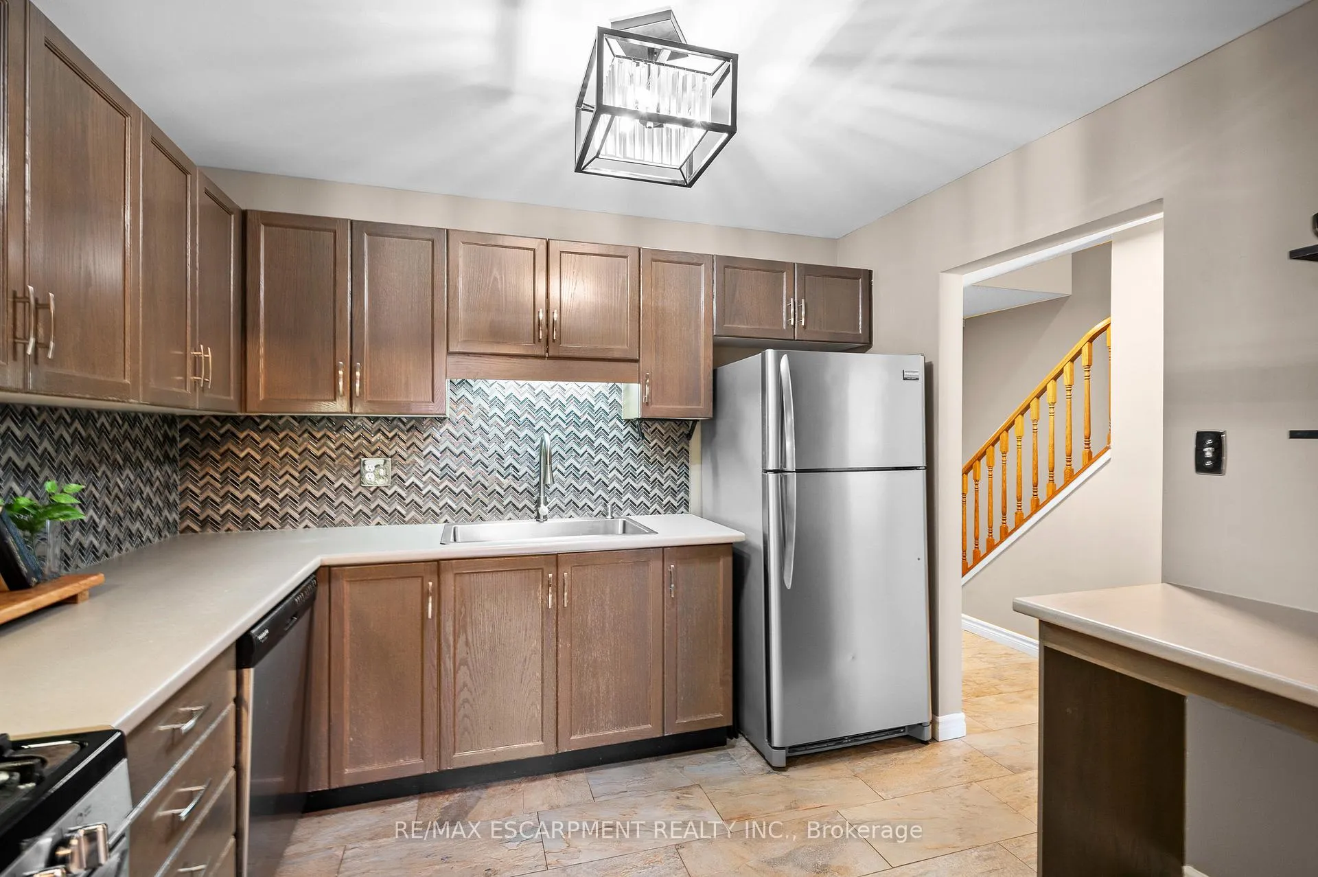 Photo 4 of Unit 12, 610 Barton Street, Hamilton, Stoney Creek — HOMEH