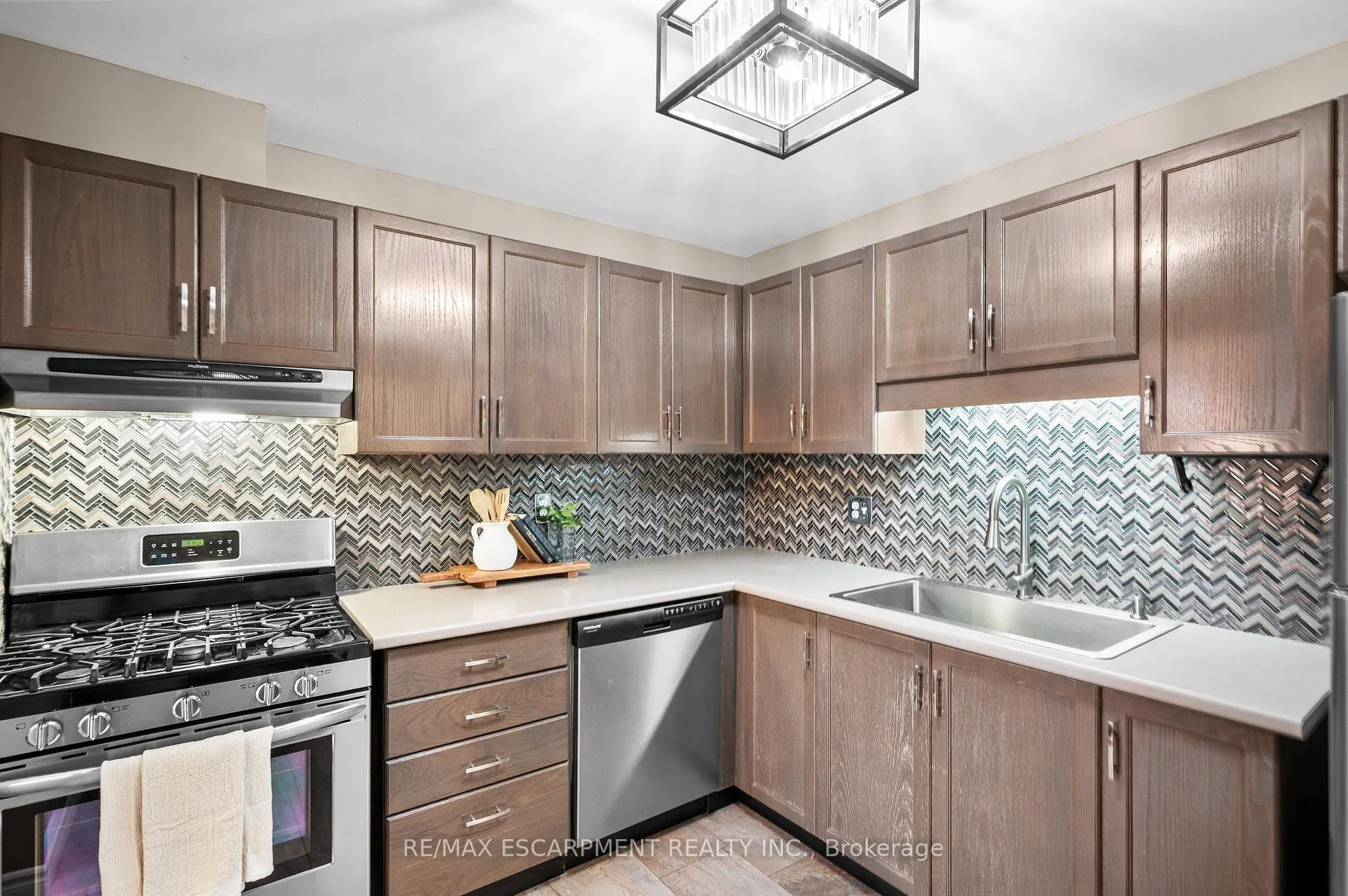 Photo 5 of Unit 12, 610 Barton Street, Hamilton, Stoney Creek — HOMEH