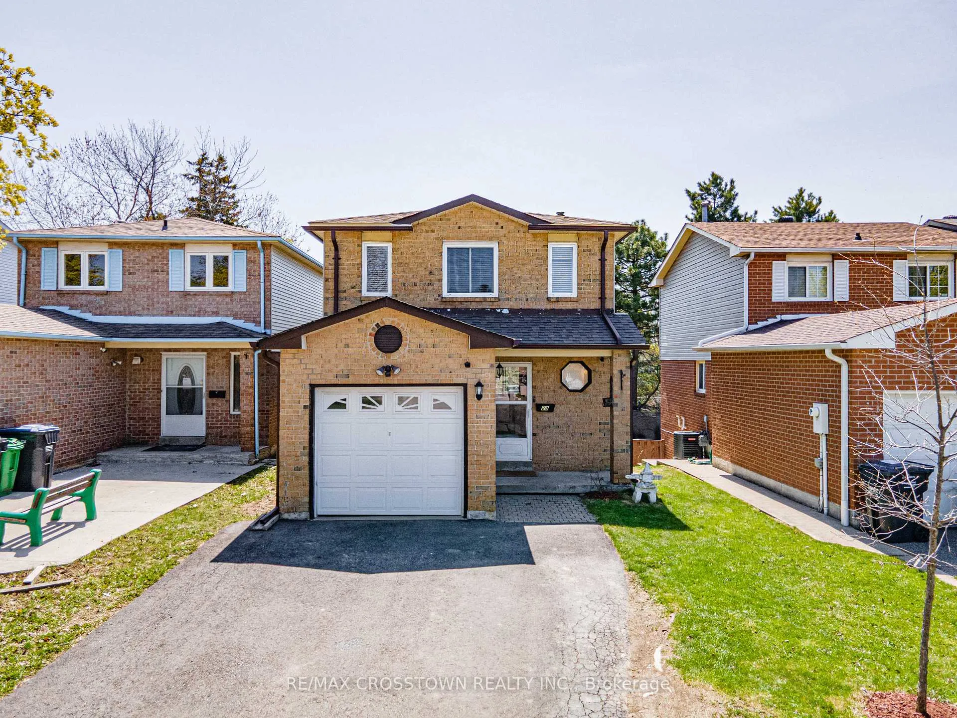 Photo 2 of 24 Cassander Crescent, Brampton, Heart Lake East — HOMEH