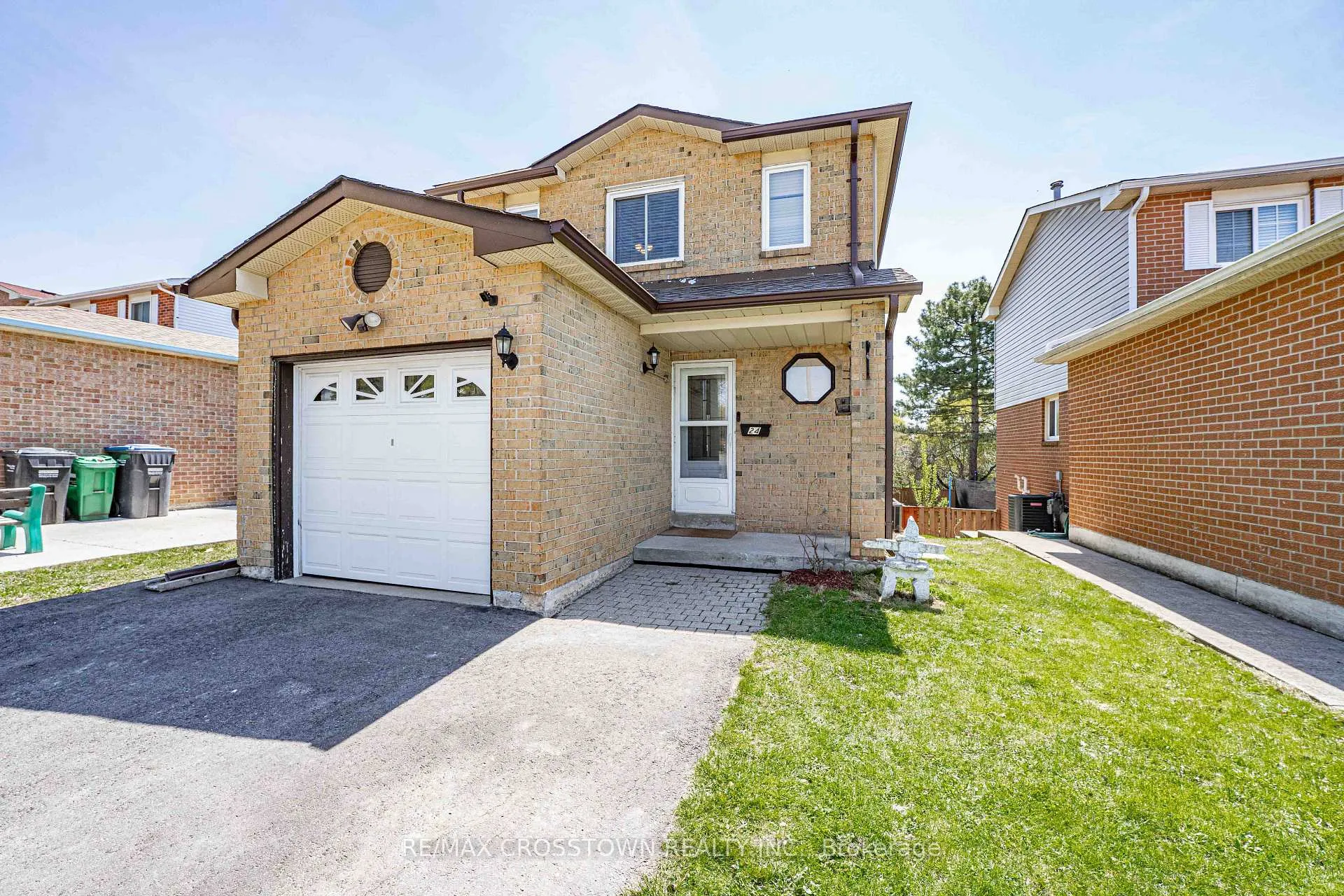 Photo 3 of 24 Cassander Crescent, Brampton, Heart Lake East — HOMEH