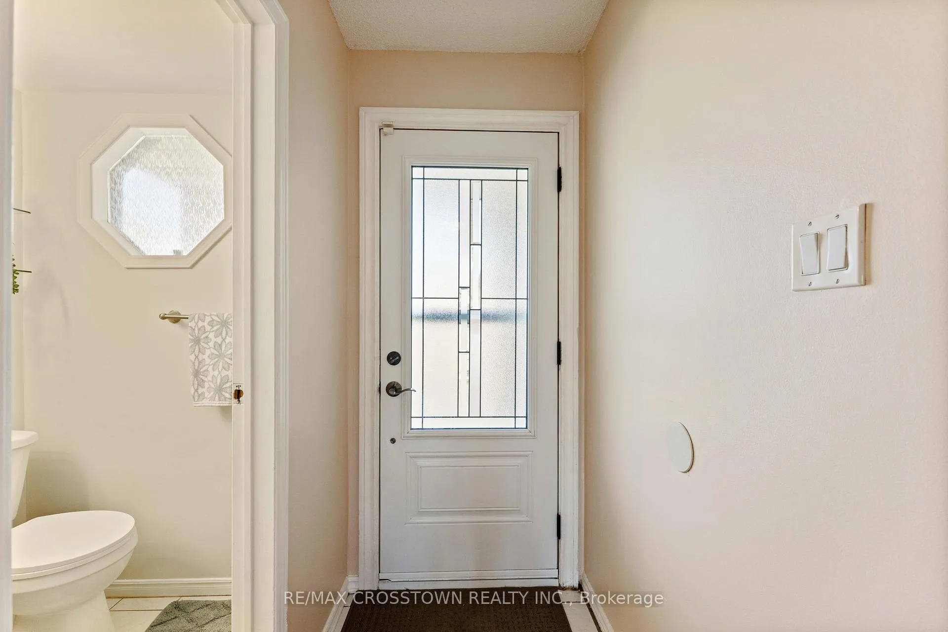 Photo 7 of 24 Cassander Crescent, Brampton, Heart Lake East — HOMEH