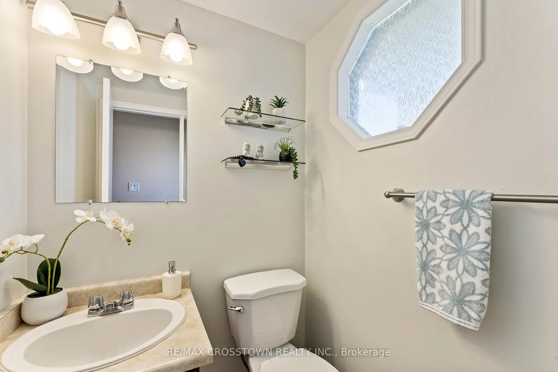 Photo 8 of 24 Cassander Crescent, Brampton, Heart Lake East — HOMEH