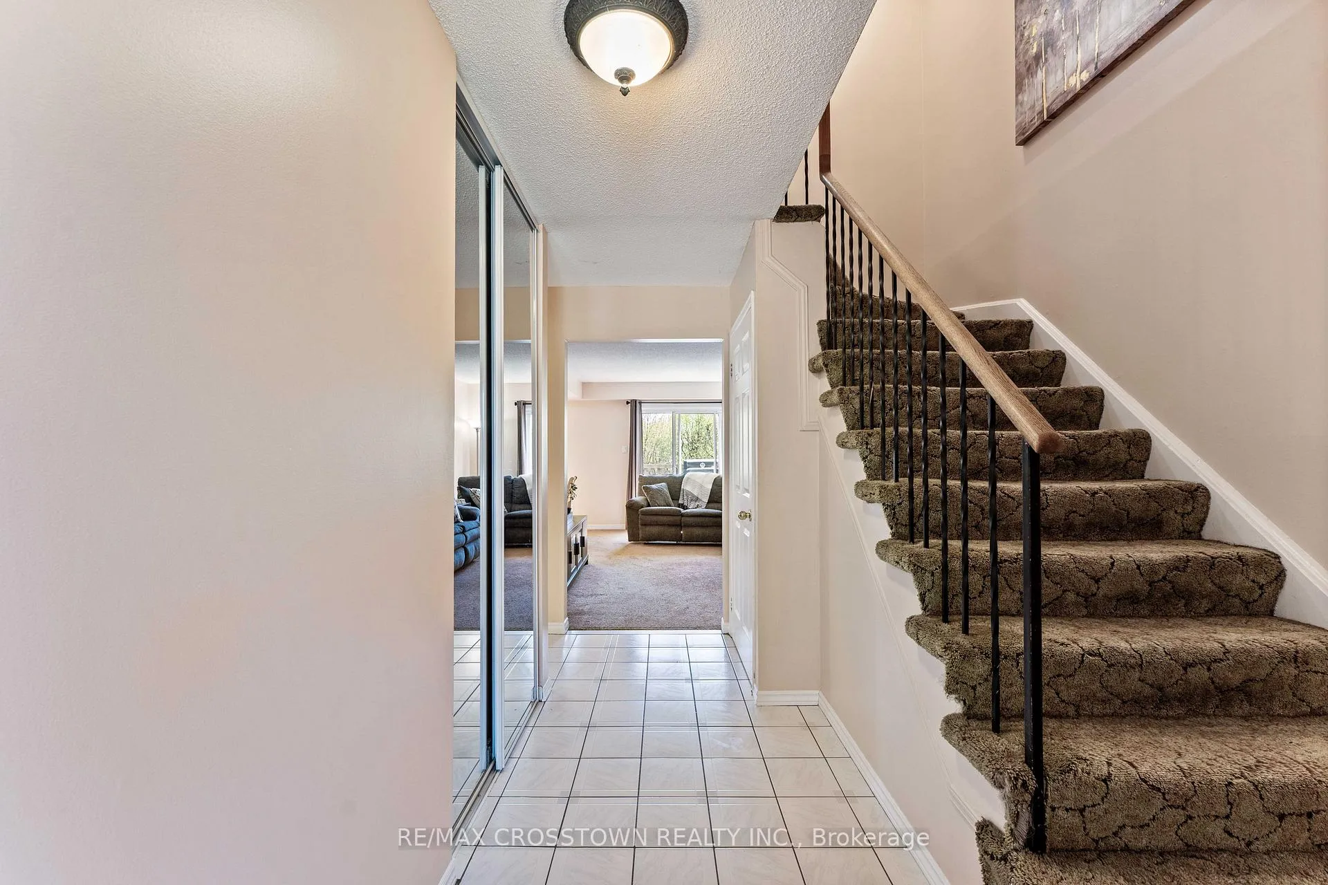 Photo 9 of 24 Cassander Crescent, Brampton, Heart Lake East — HOMEH