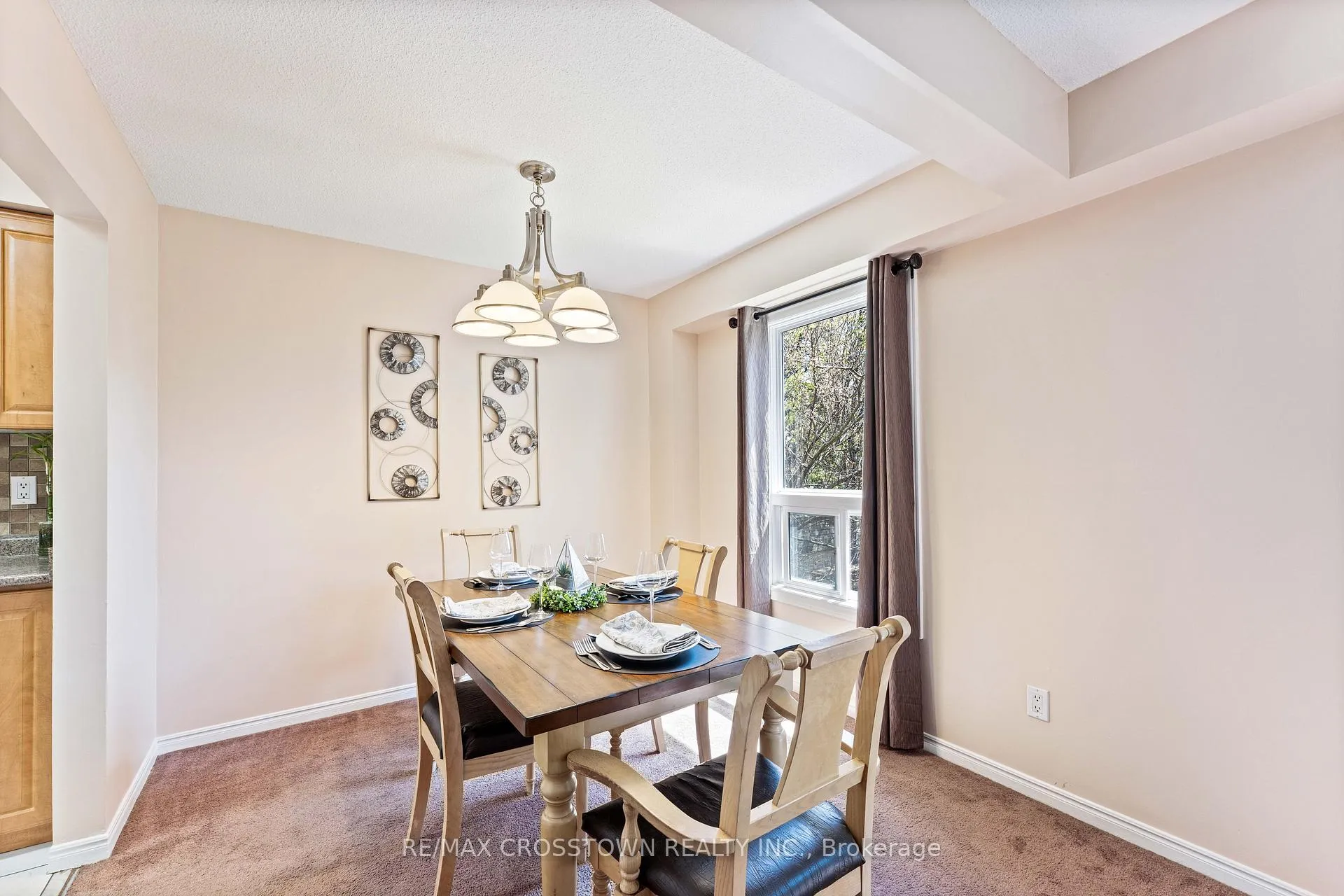 Photo 12 of 24 Cassander Crescent, Brampton, Heart Lake East — HOMEH