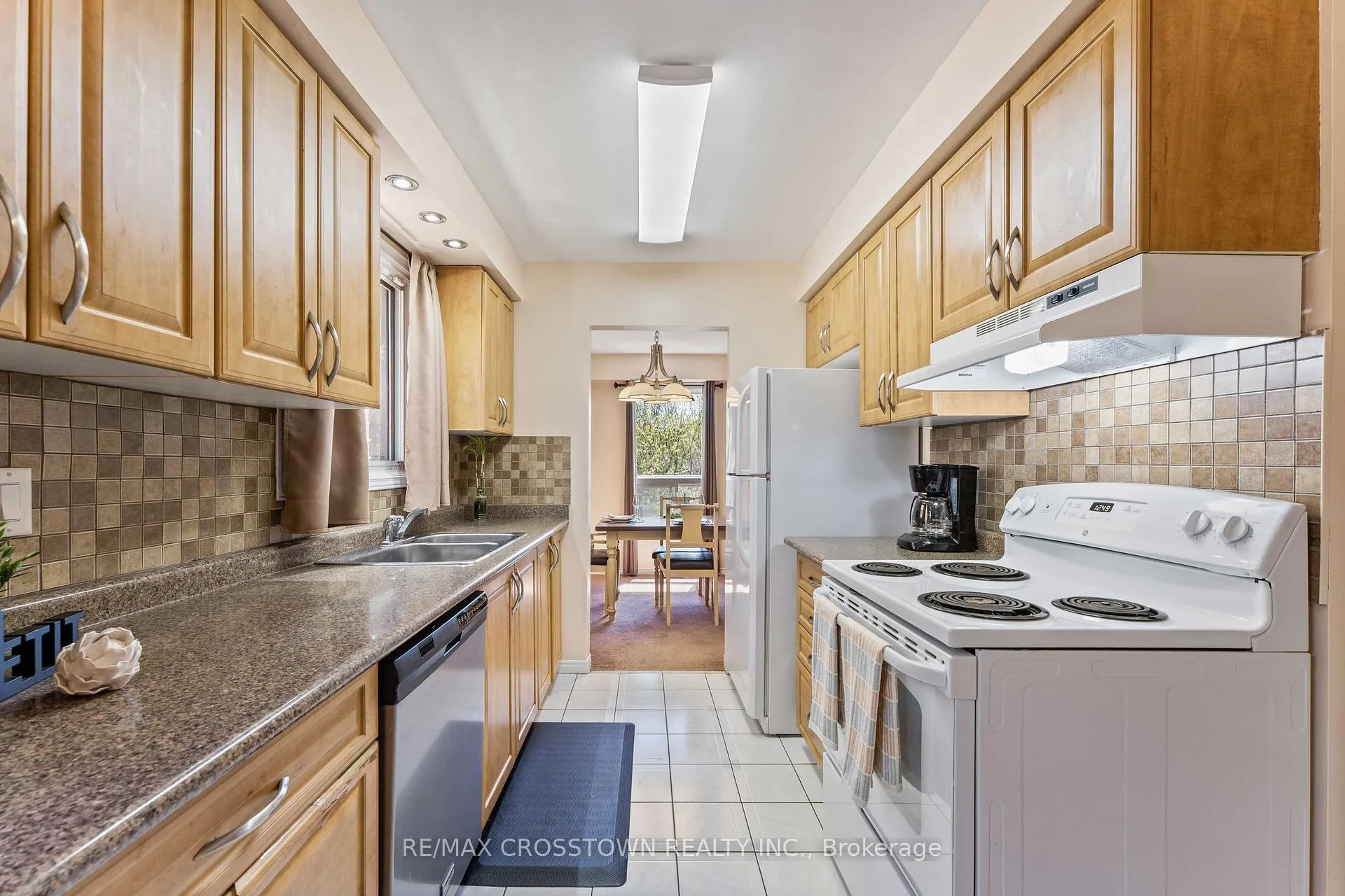 Photo 13 of 24 Cassander Crescent, Brampton, Heart Lake East — HOMEH