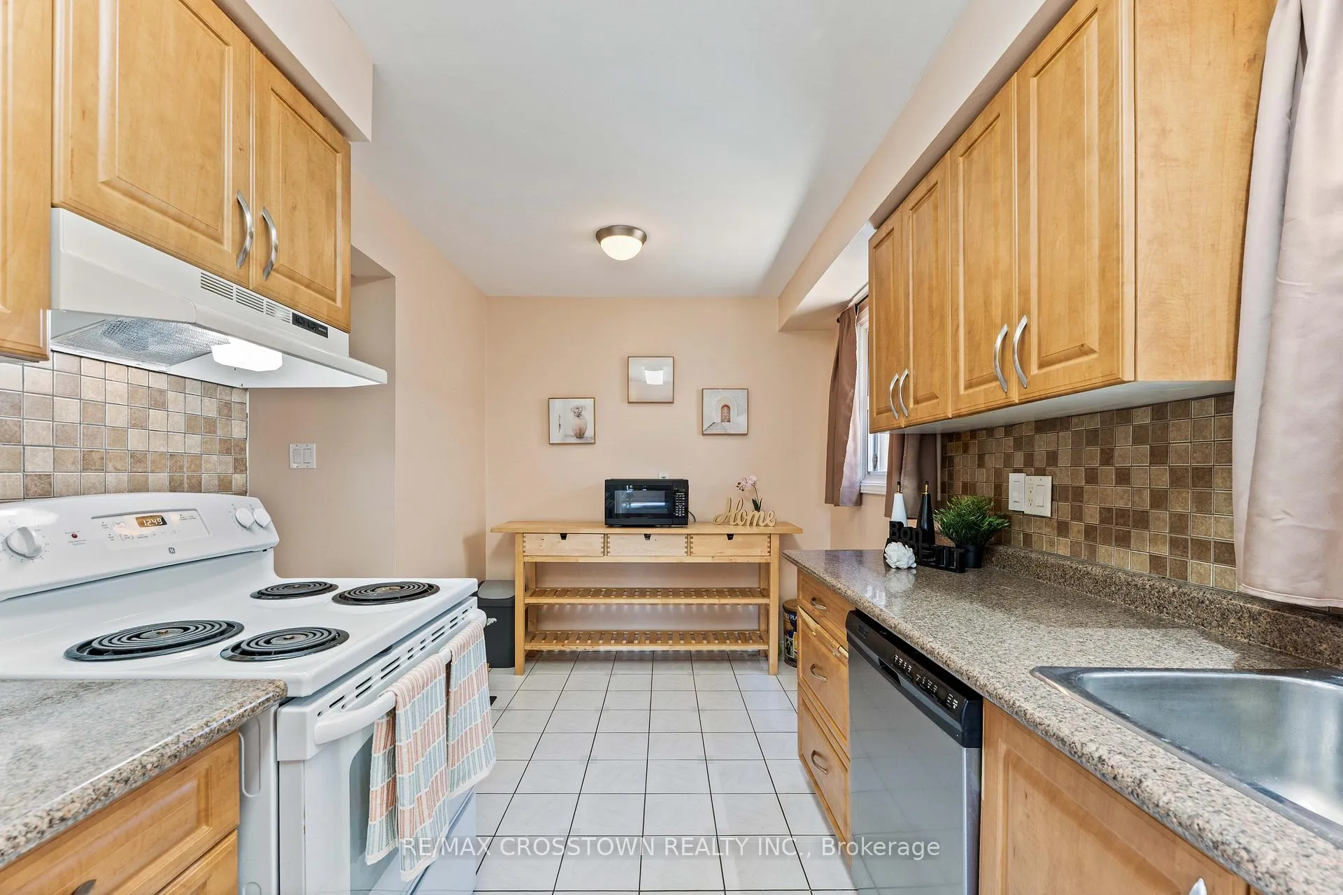 Photo 14 of 24 Cassander Crescent, Brampton, Heart Lake East — HOMEH
