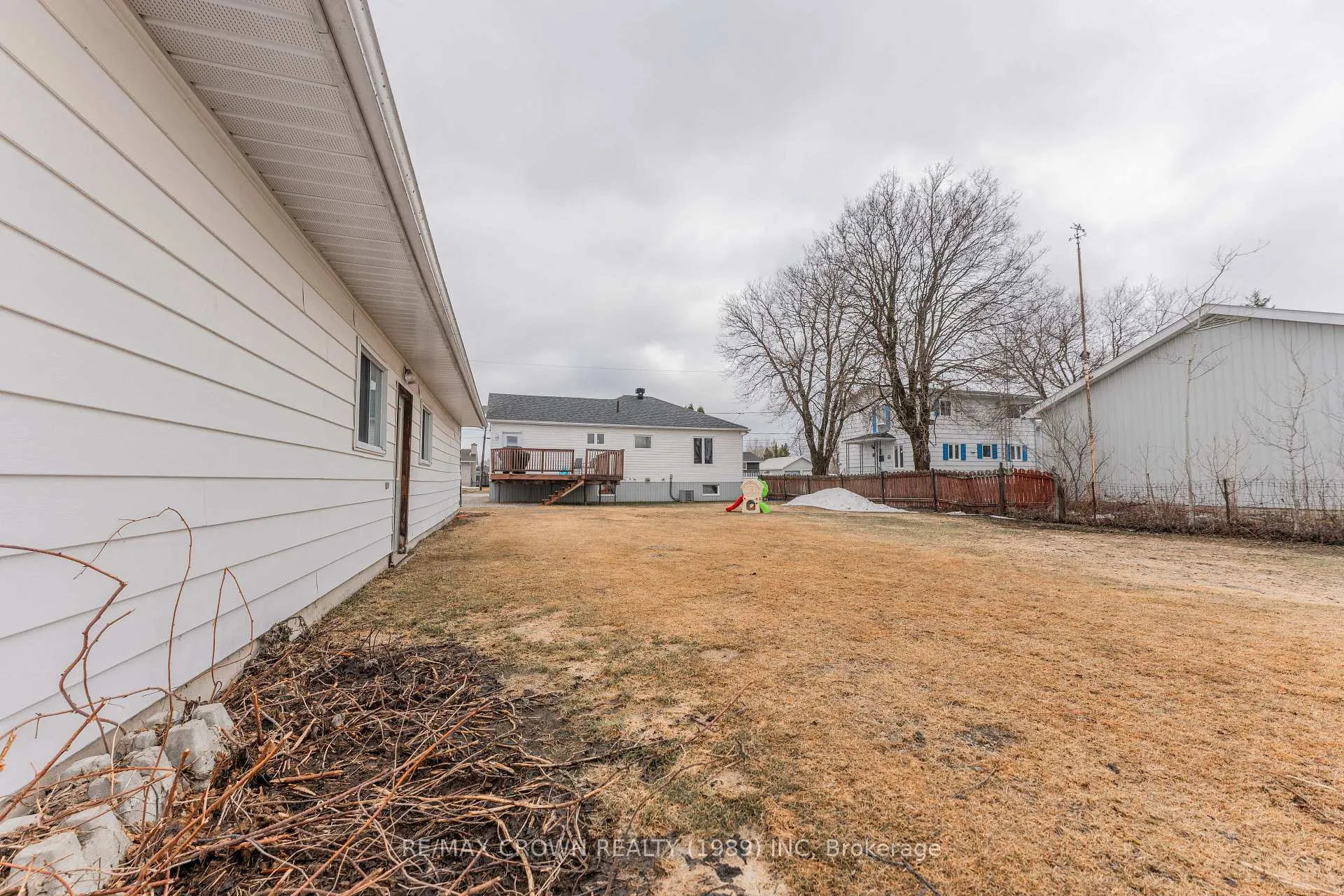 Photo 45 of 43 De L'Etang Boulevard, Kapuskasing — HOMEH