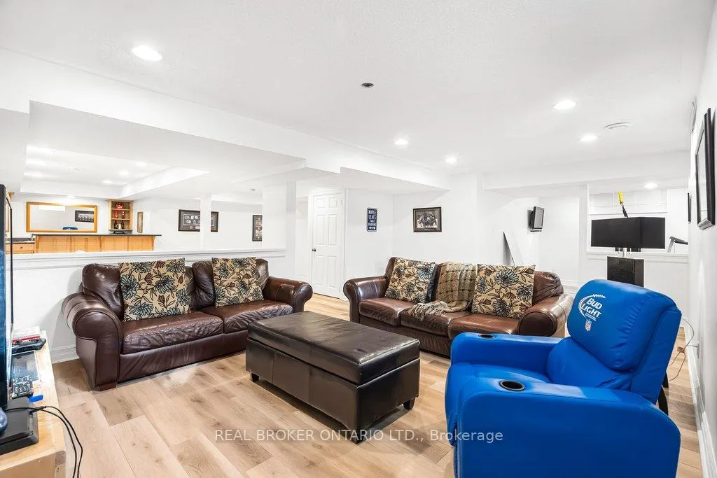 Photo 40 of 32 Feldspar Crescent, Ottawa, Stittsville (Central) — HOMEH