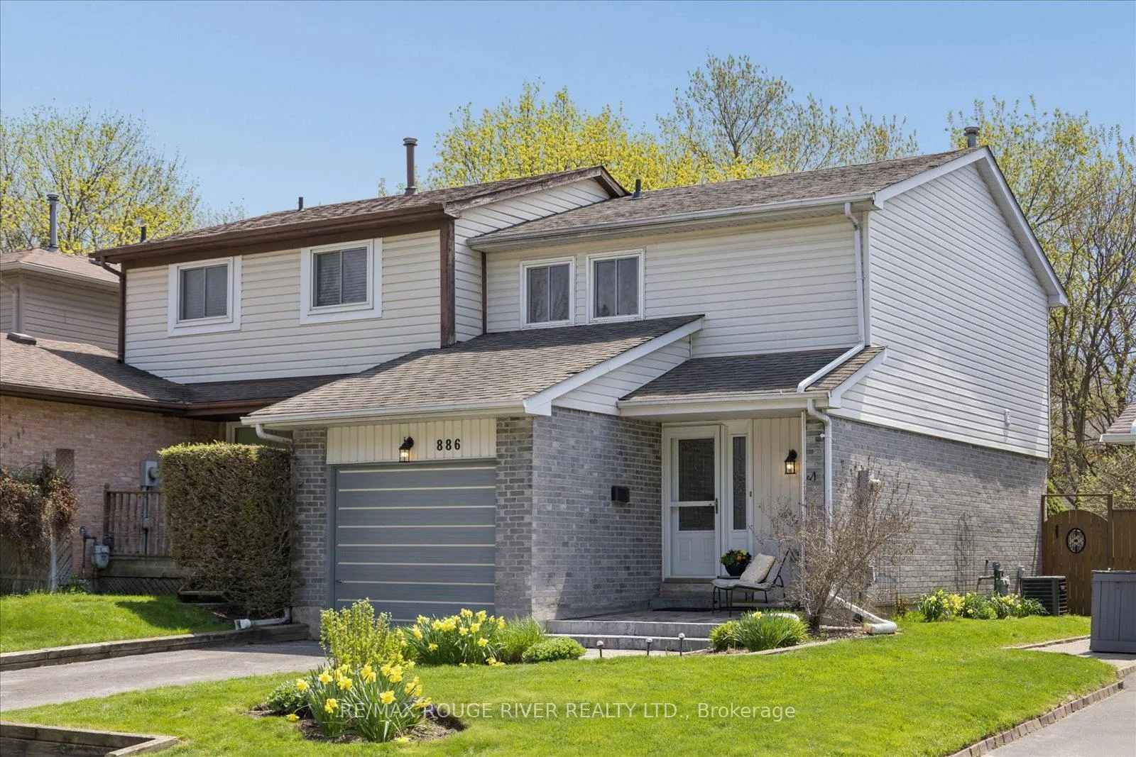 Photo 2 of 886 Gentry Crescent, Oshawa, Eastdale — HOMEH