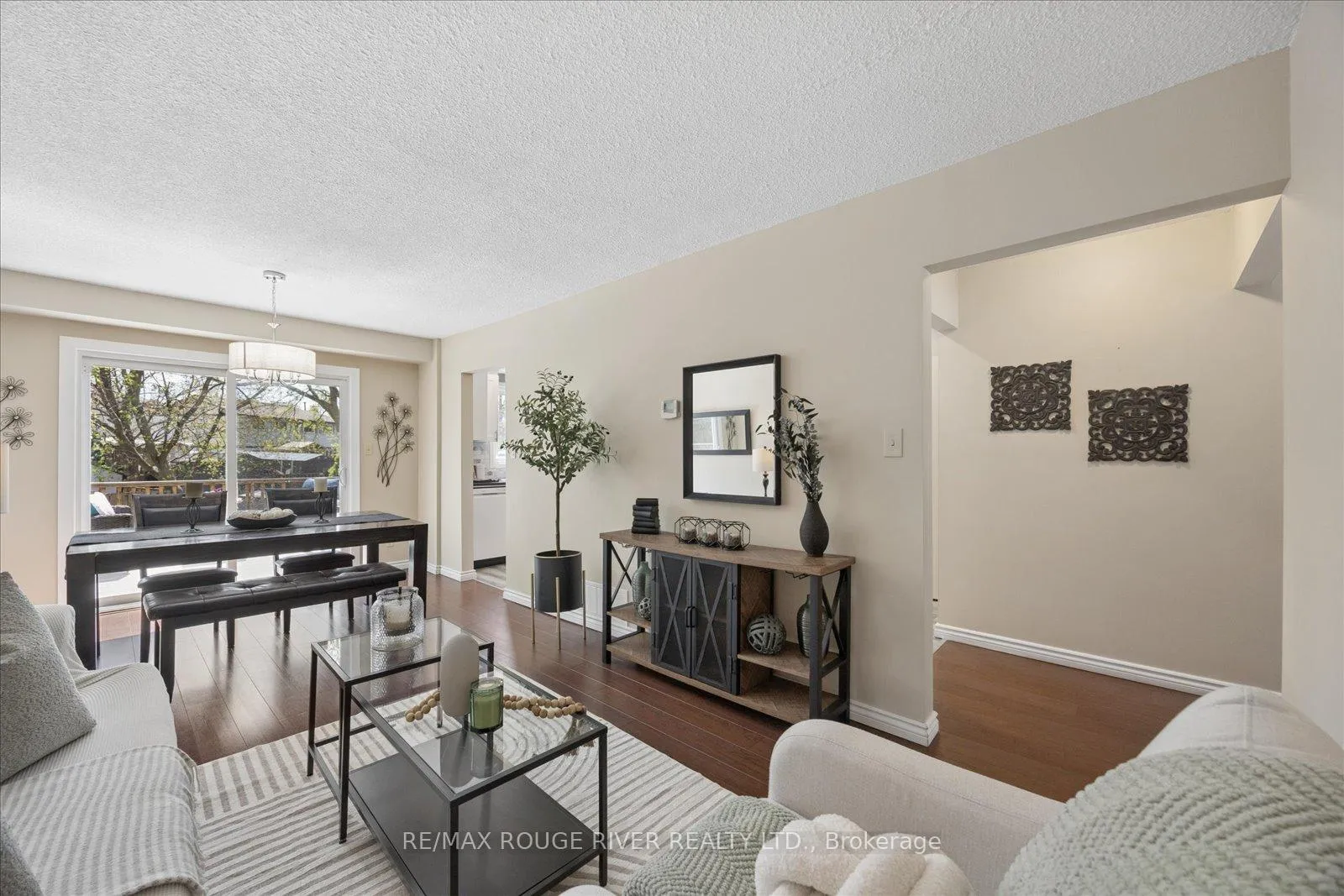 Photo 6 of 886 Gentry Crescent, Oshawa, Eastdale — HOMEH