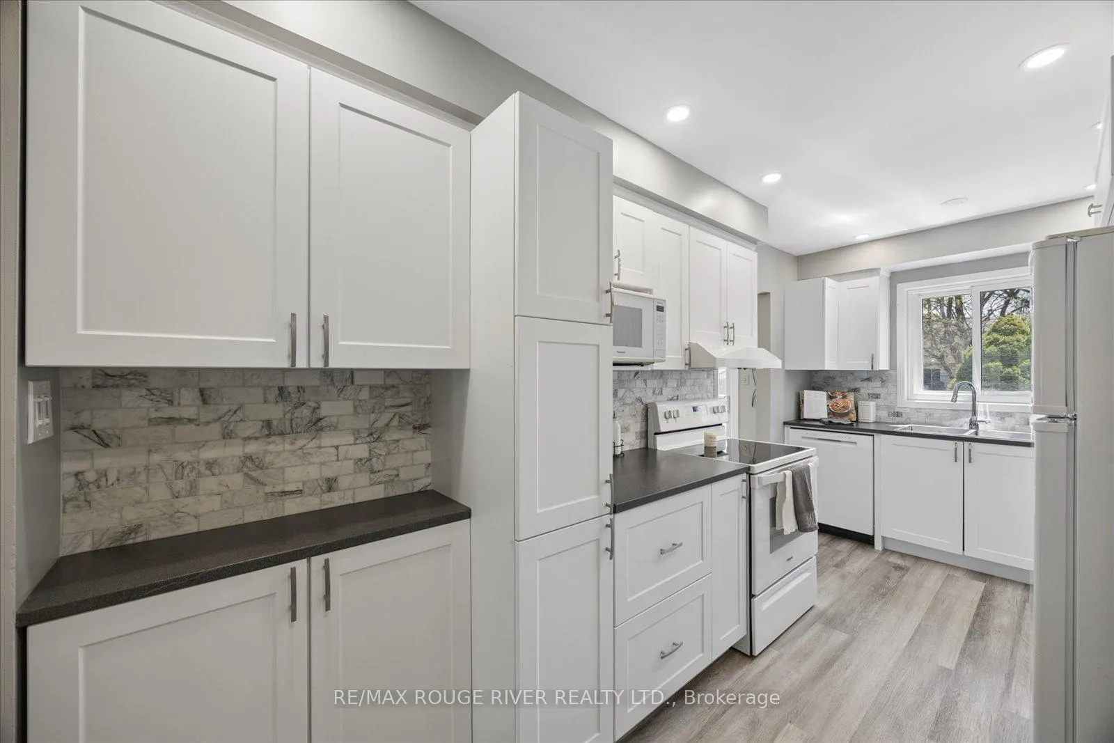Photo 9 of 886 Gentry Crescent, Oshawa, Eastdale — HOMEH