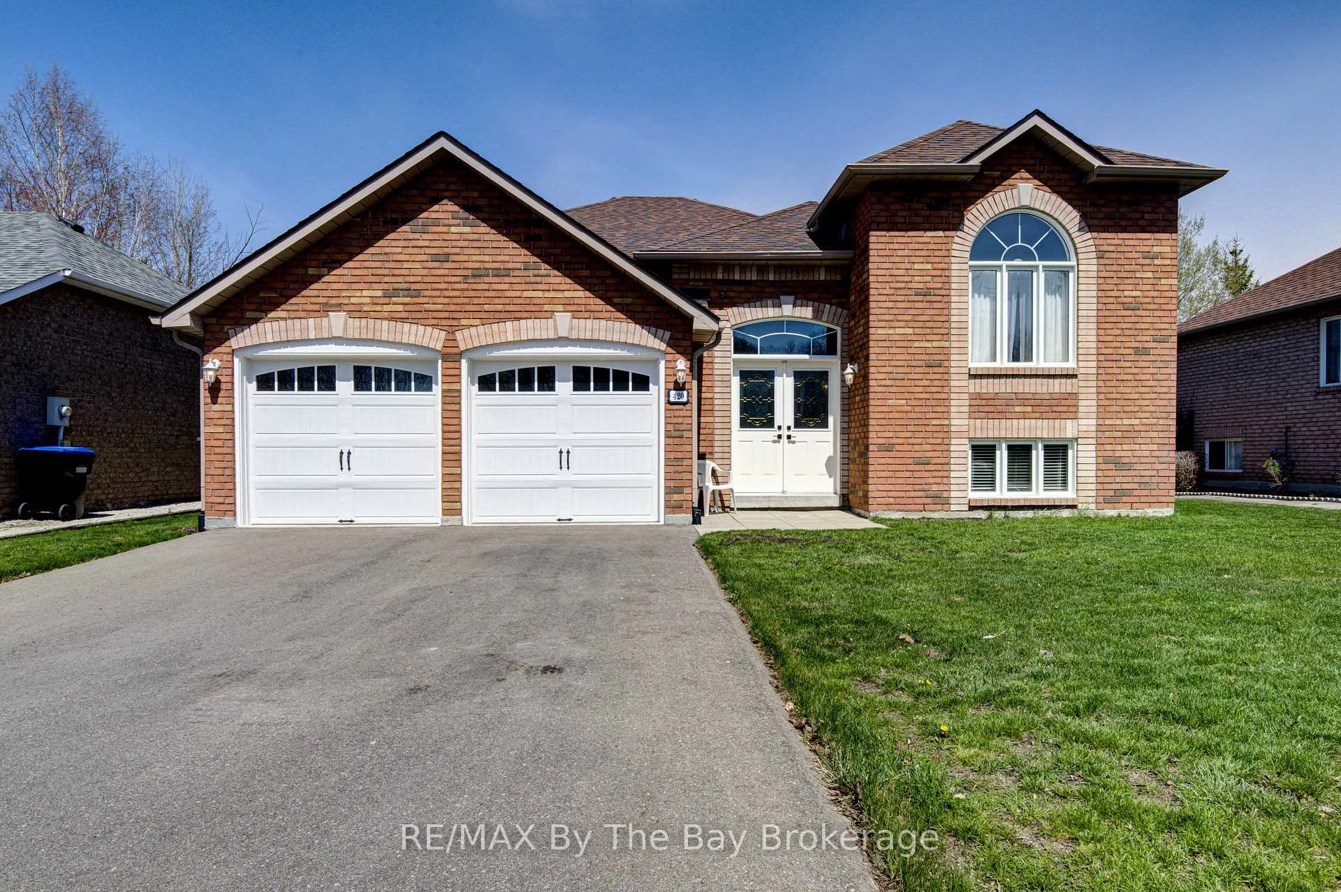Photo 2 of 420 Ramblewood Drive, Wasaga Beach — HOMEH