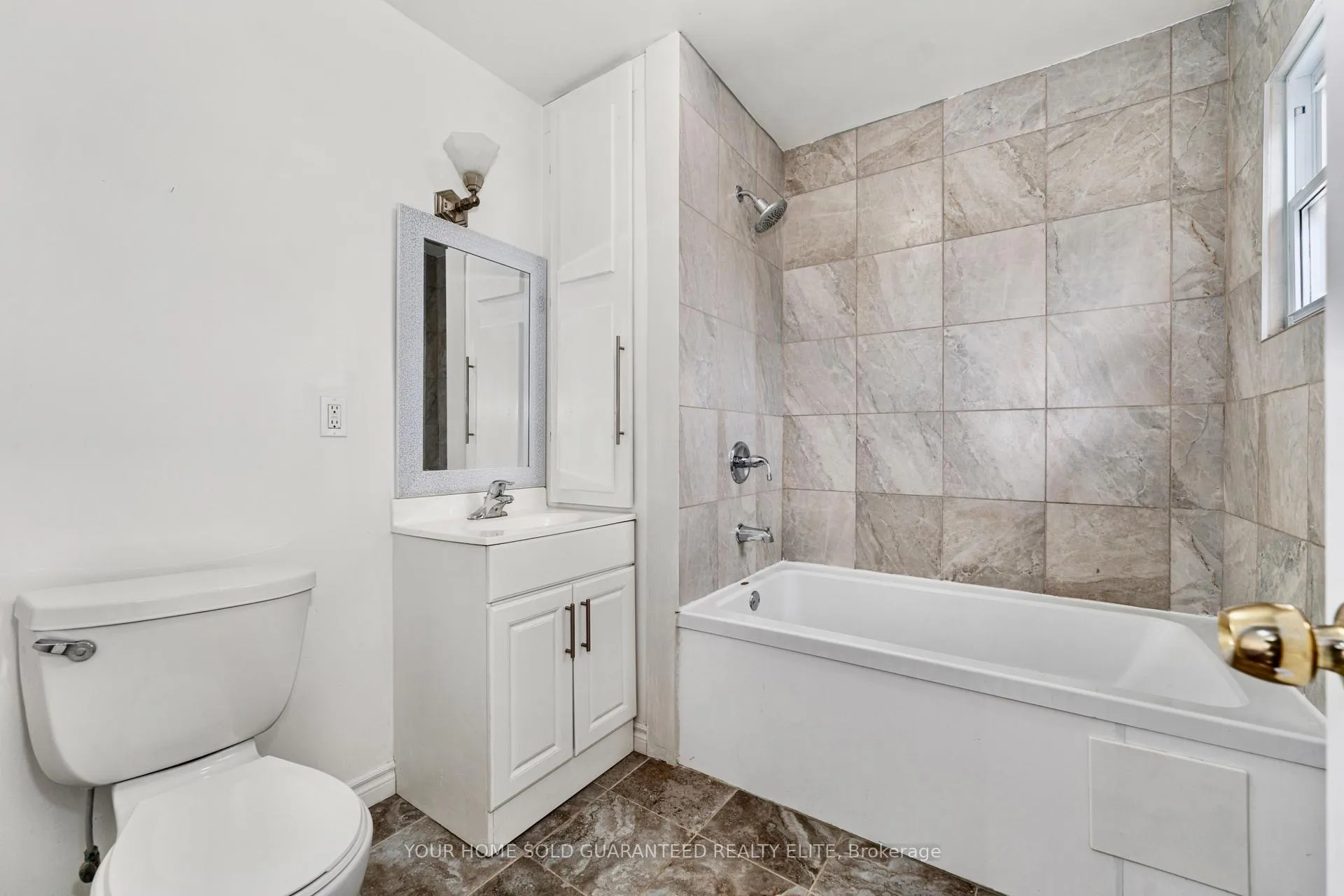 Photo 13 of 233 Normanhurst Avenue, Hamilton, Normanhurst — HOMEH