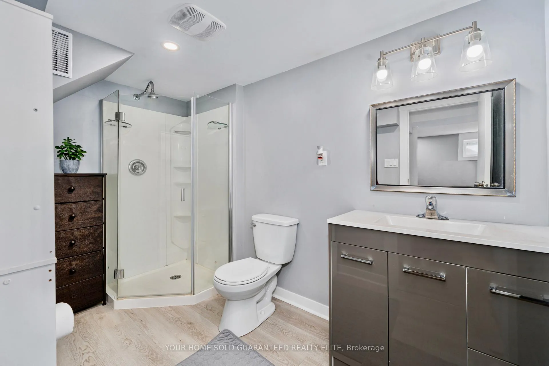 Photo 16 of 233 Normanhurst Avenue, Hamilton, Normanhurst — HOMEH
