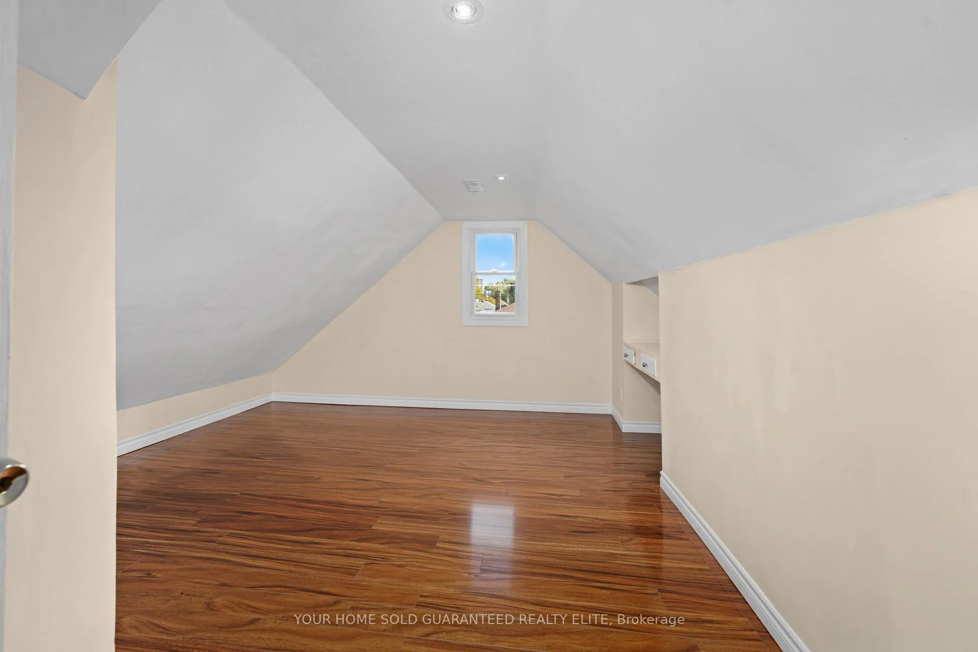 Photo 32 of 233 Normanhurst Avenue, Hamilton, Normanhurst — HOMEH